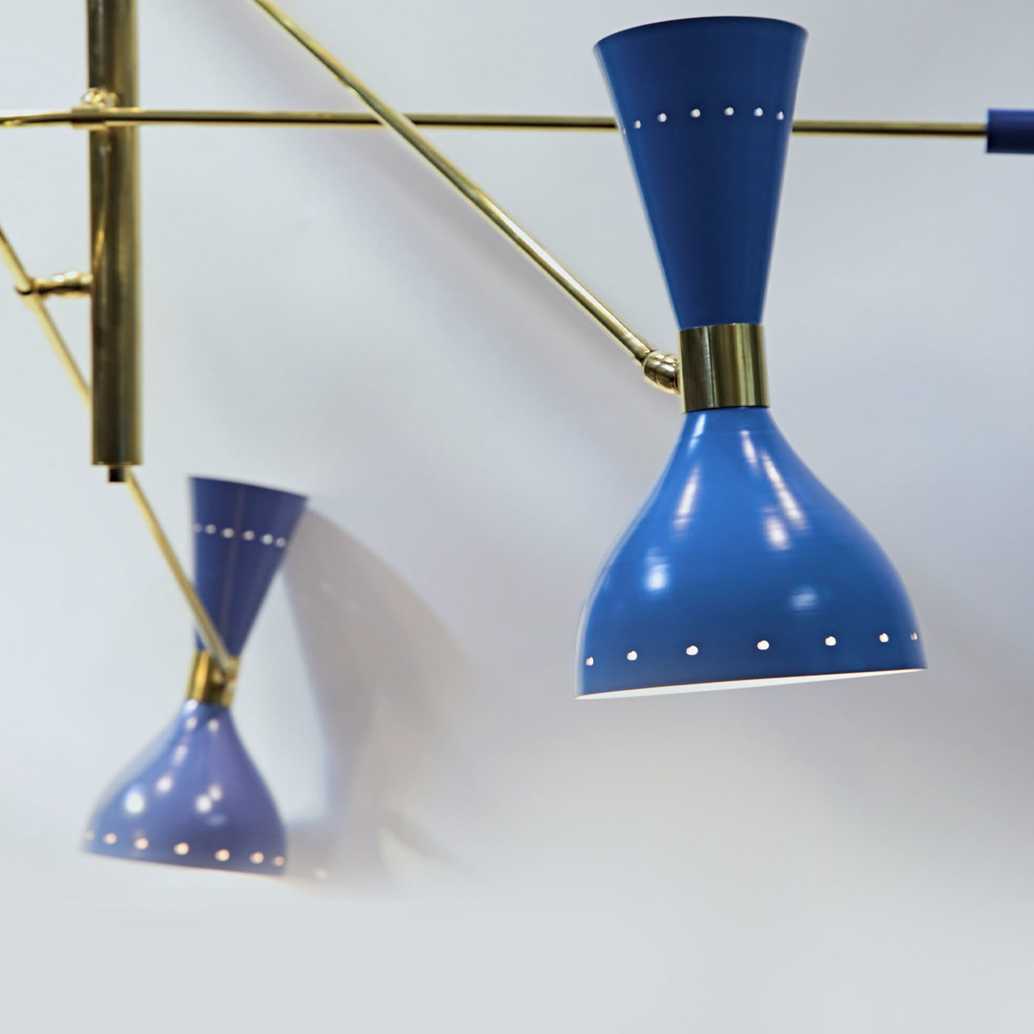 Giano Triennale 6-Licht-Kronleuchter in Blau und Messing - Alternative Ansicht 2
