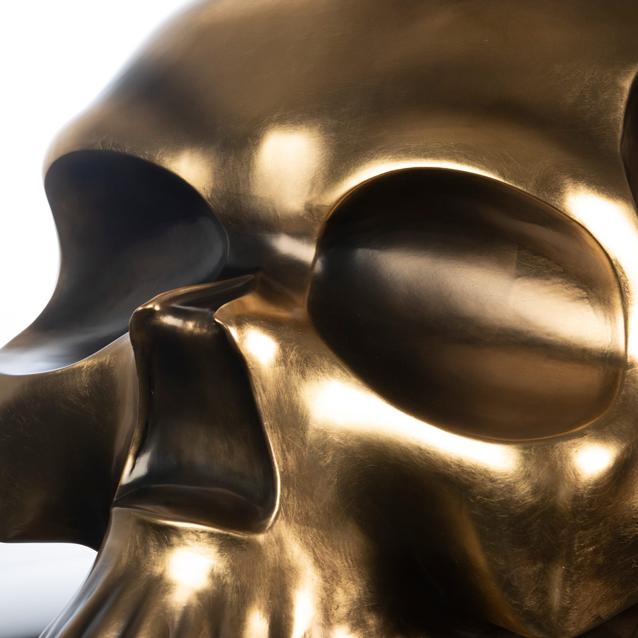 Golden Skull Sculpture - Alternative view 1