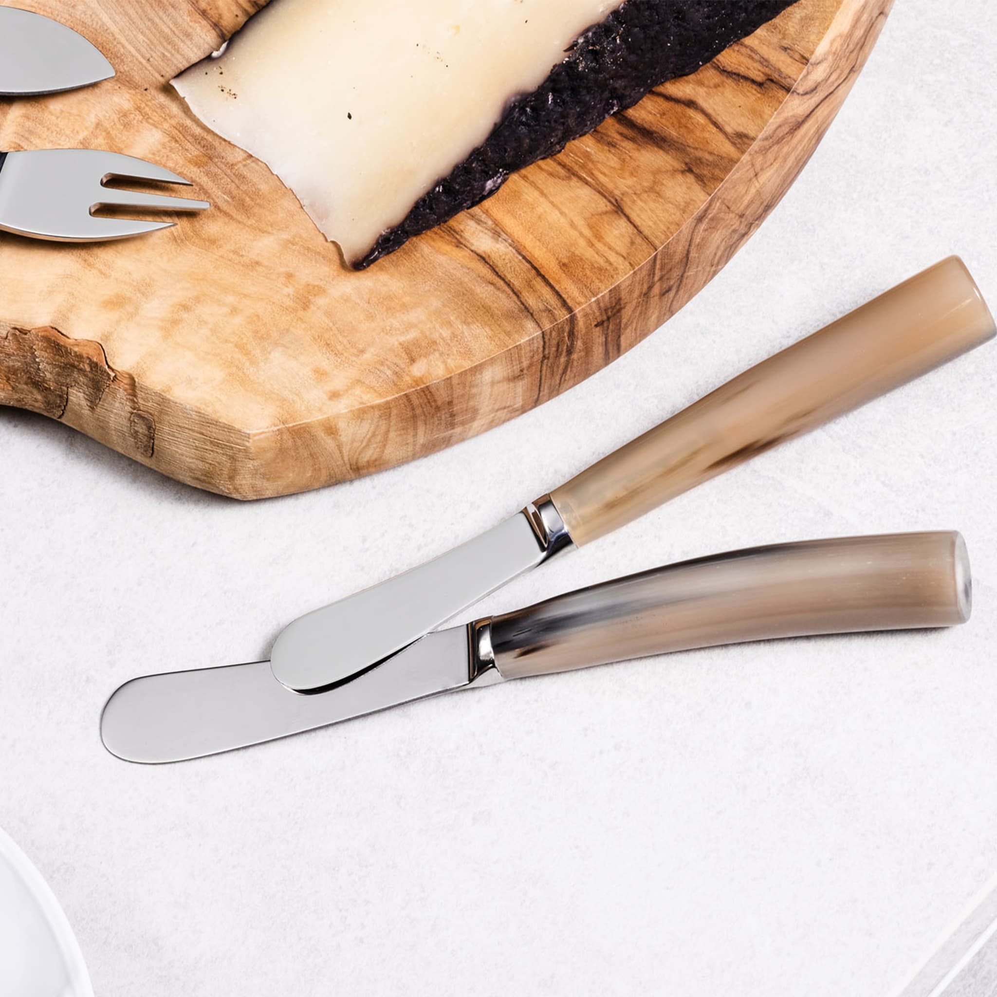 Cheese Cutlery Set in Natural Horn - Alternative view 3