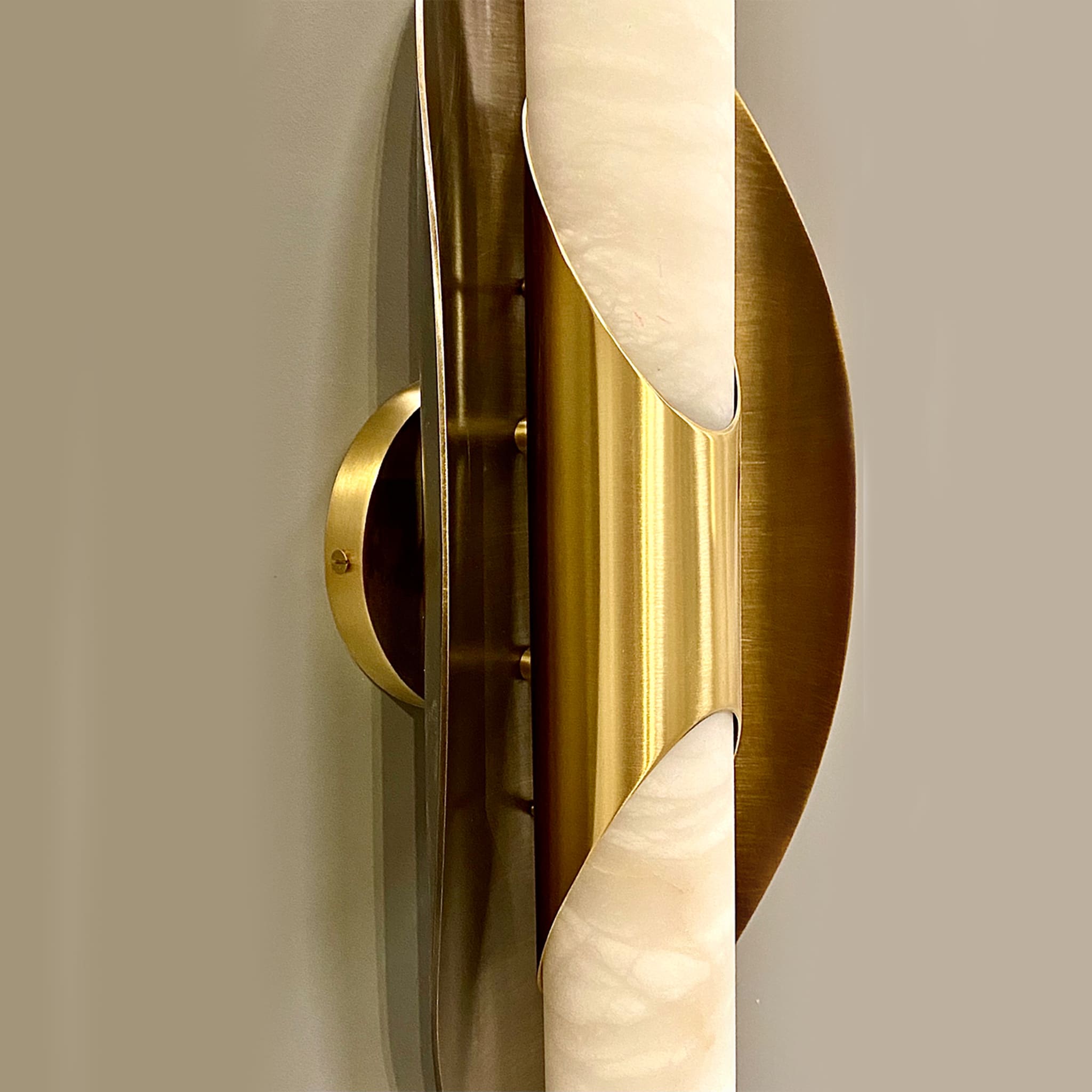 "Manta" Wall Sconce in Brushed Bronze and Satin Brass - Alternative view 3