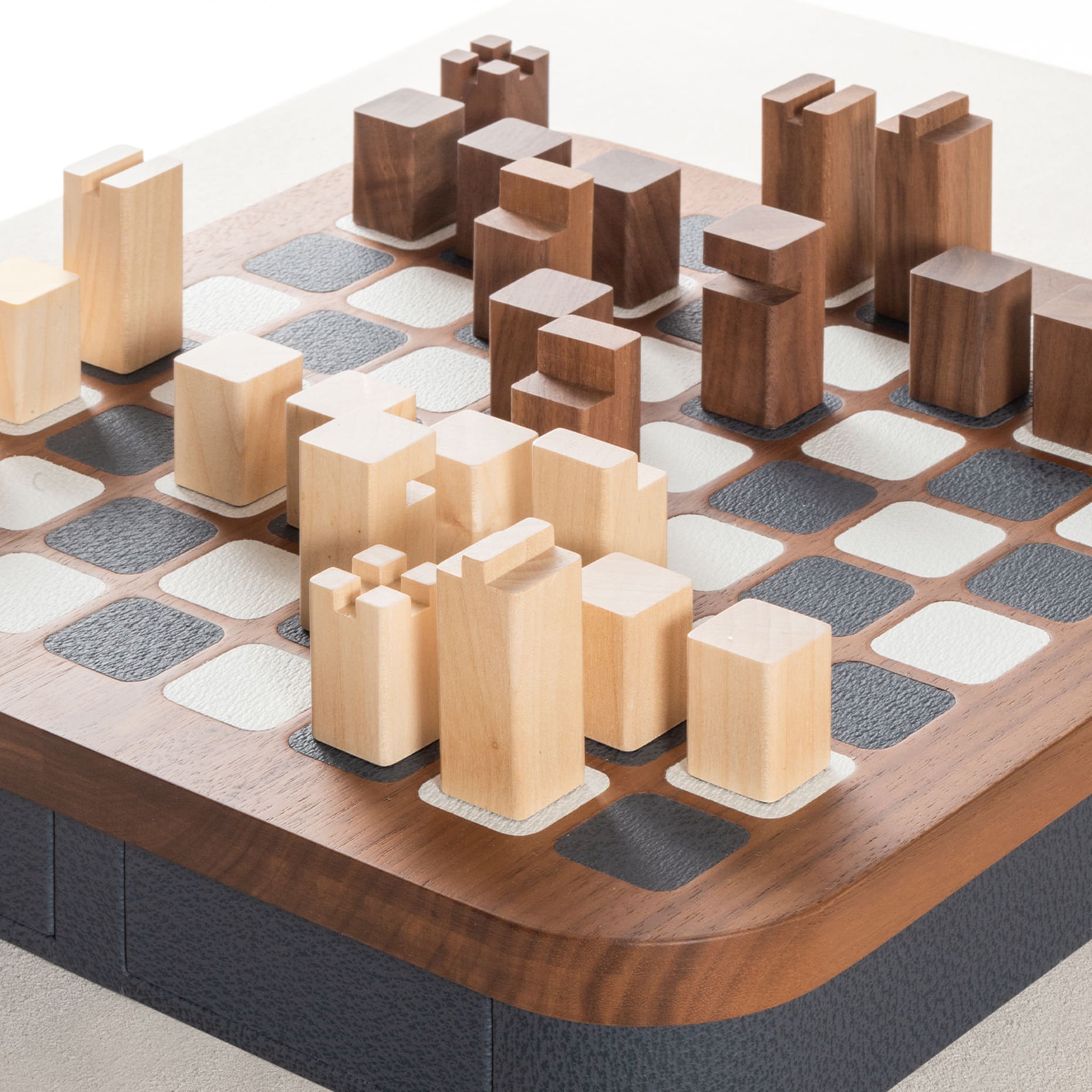Delos Wood Chess Set - Alternative view 3