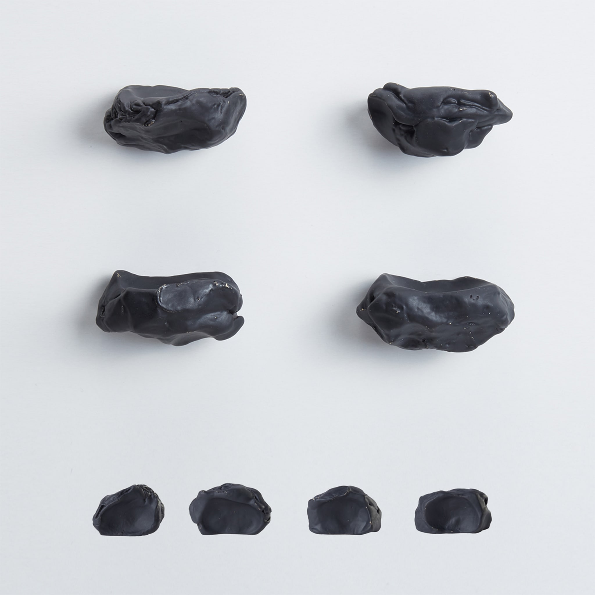 Set di 4 pomelli neri per porte Impronta #4 di Nicole Valenti - Vista alternativa 1