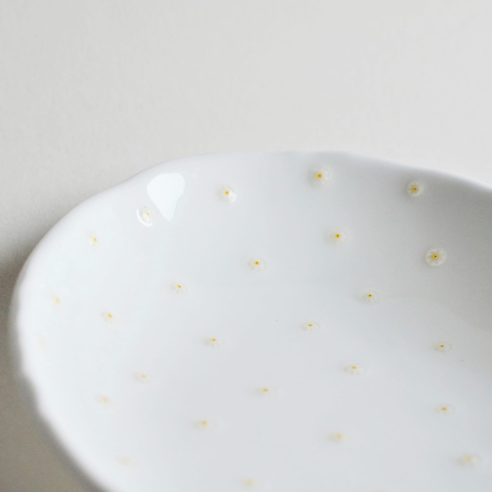 White Serving Platter with Daisy Murrine glass inlays  - Alternative view 4