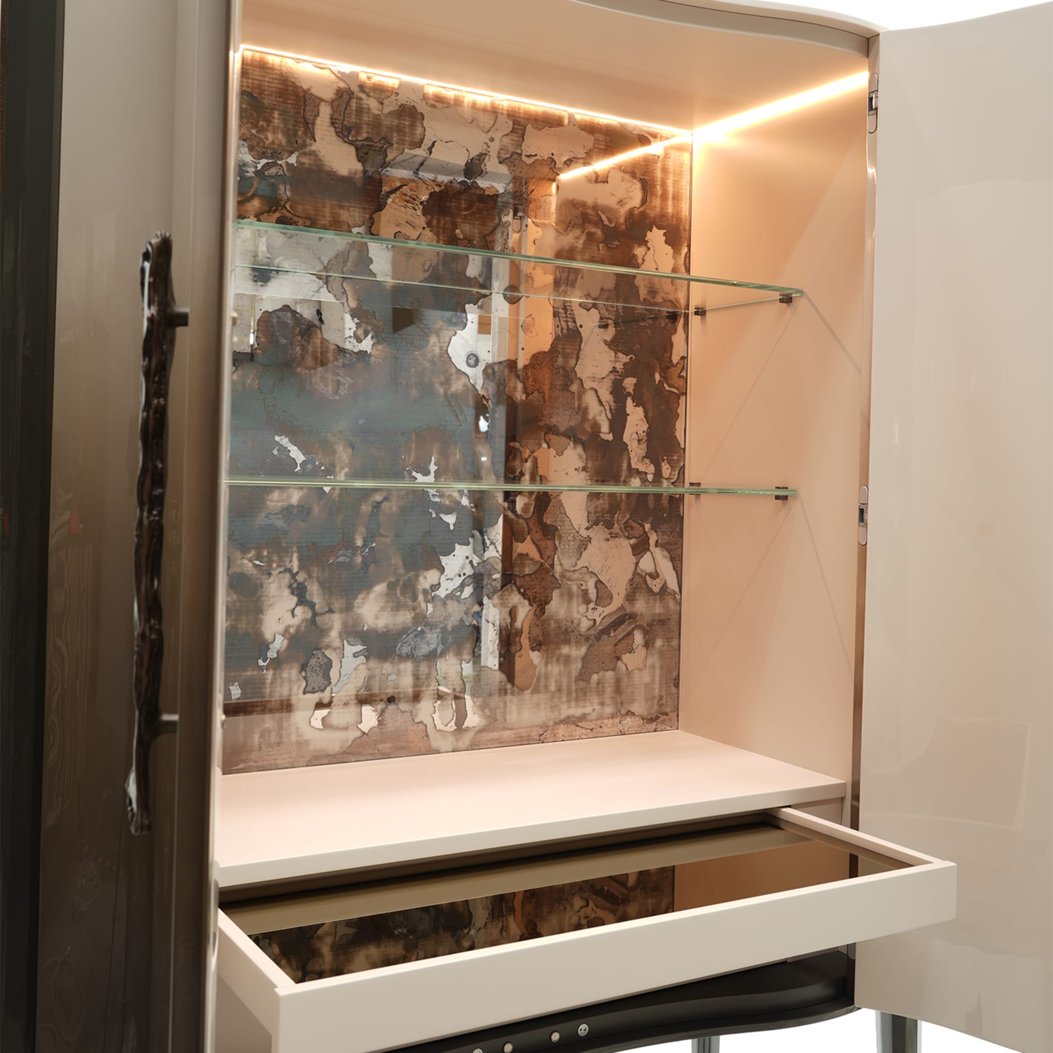 Caleido Lacquered Bar Cabinet - Alternative view 4