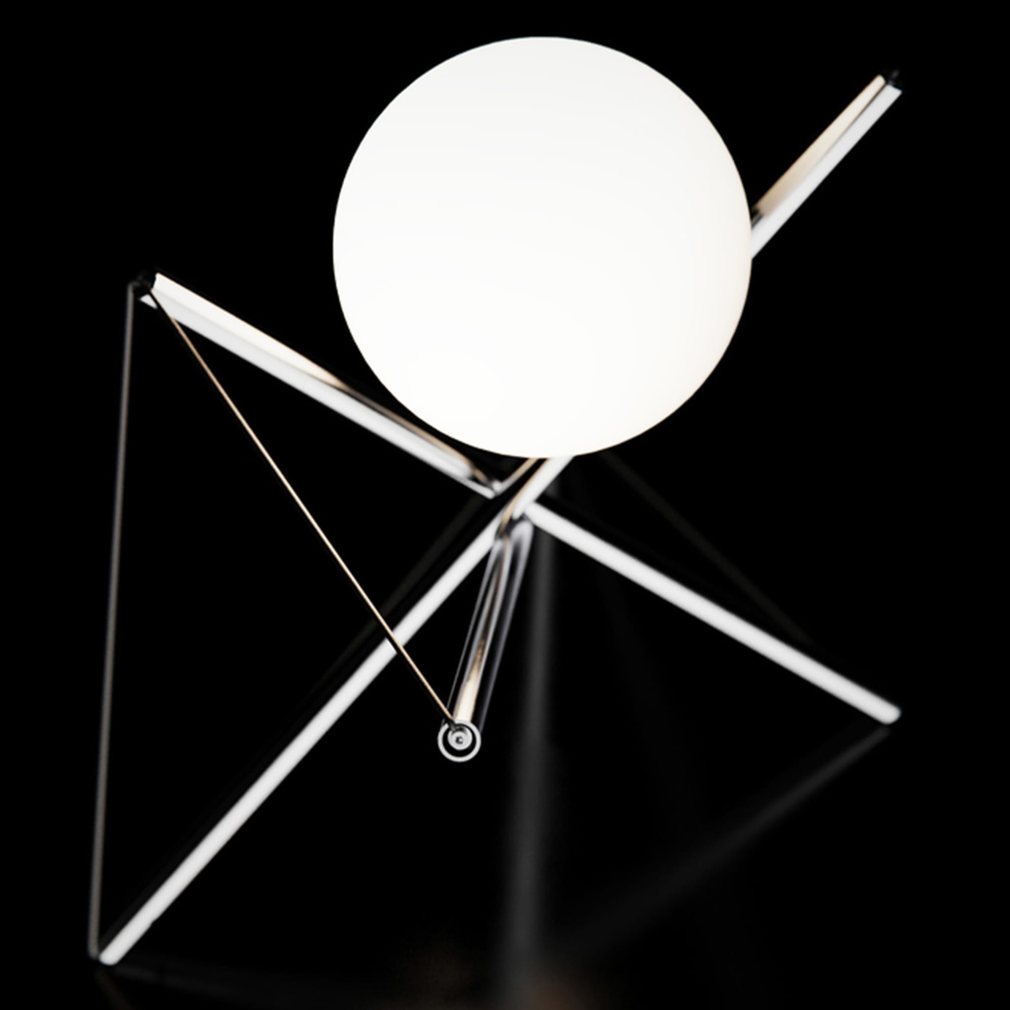 ED057 Lampe de table chromée - Vue alternative 4
