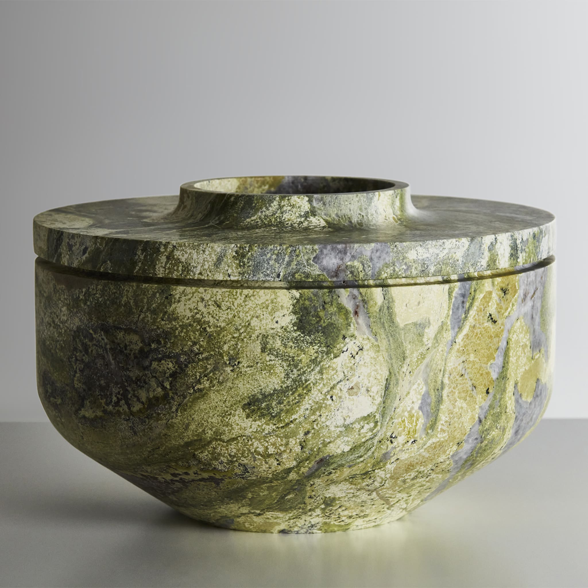 Königliche mittelgroße grüne vase von Christophe Pillet - Alternative Ansicht 3