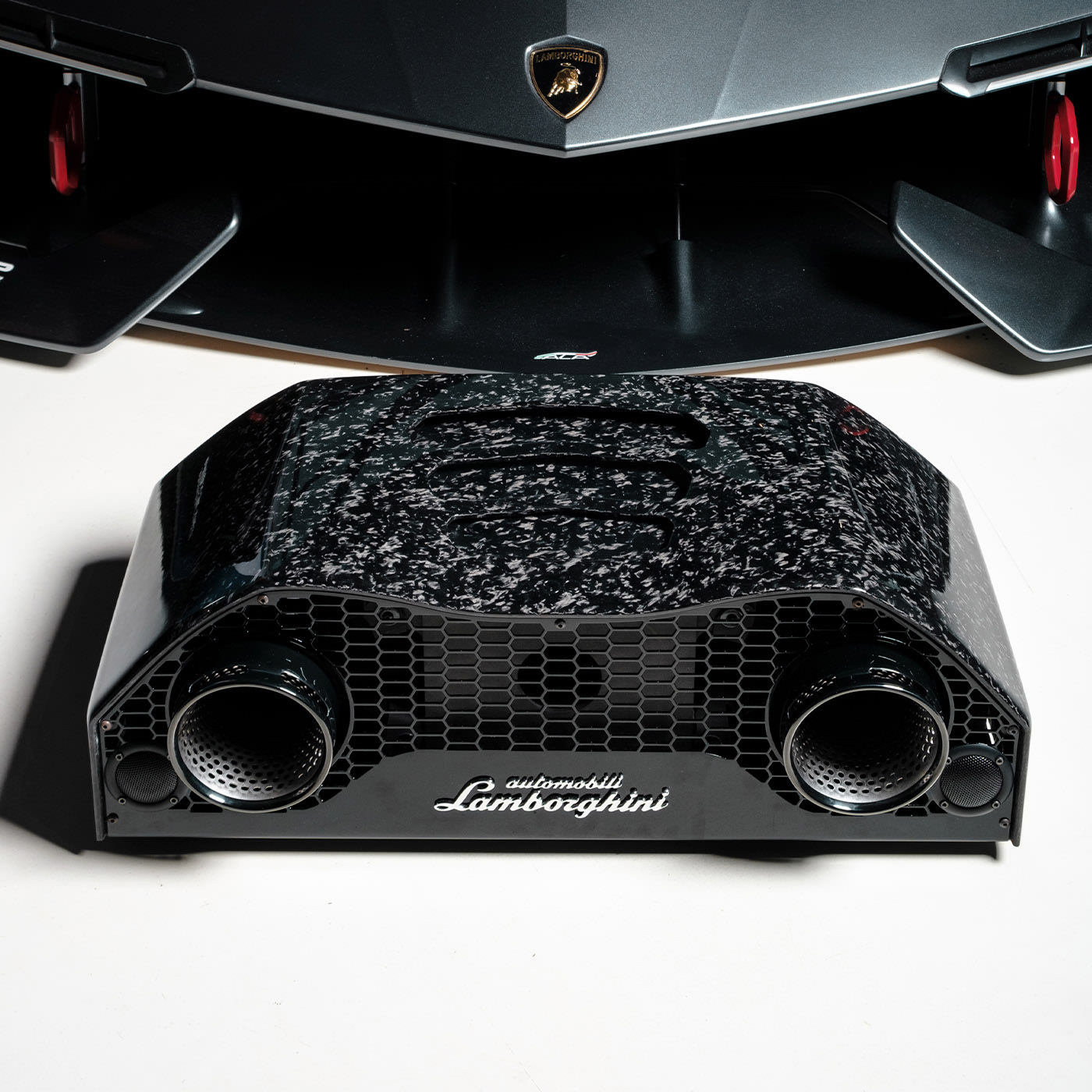 Lamborghini AVALÁN Carbon Hi-Fi Speaker iXOOST | Artemest