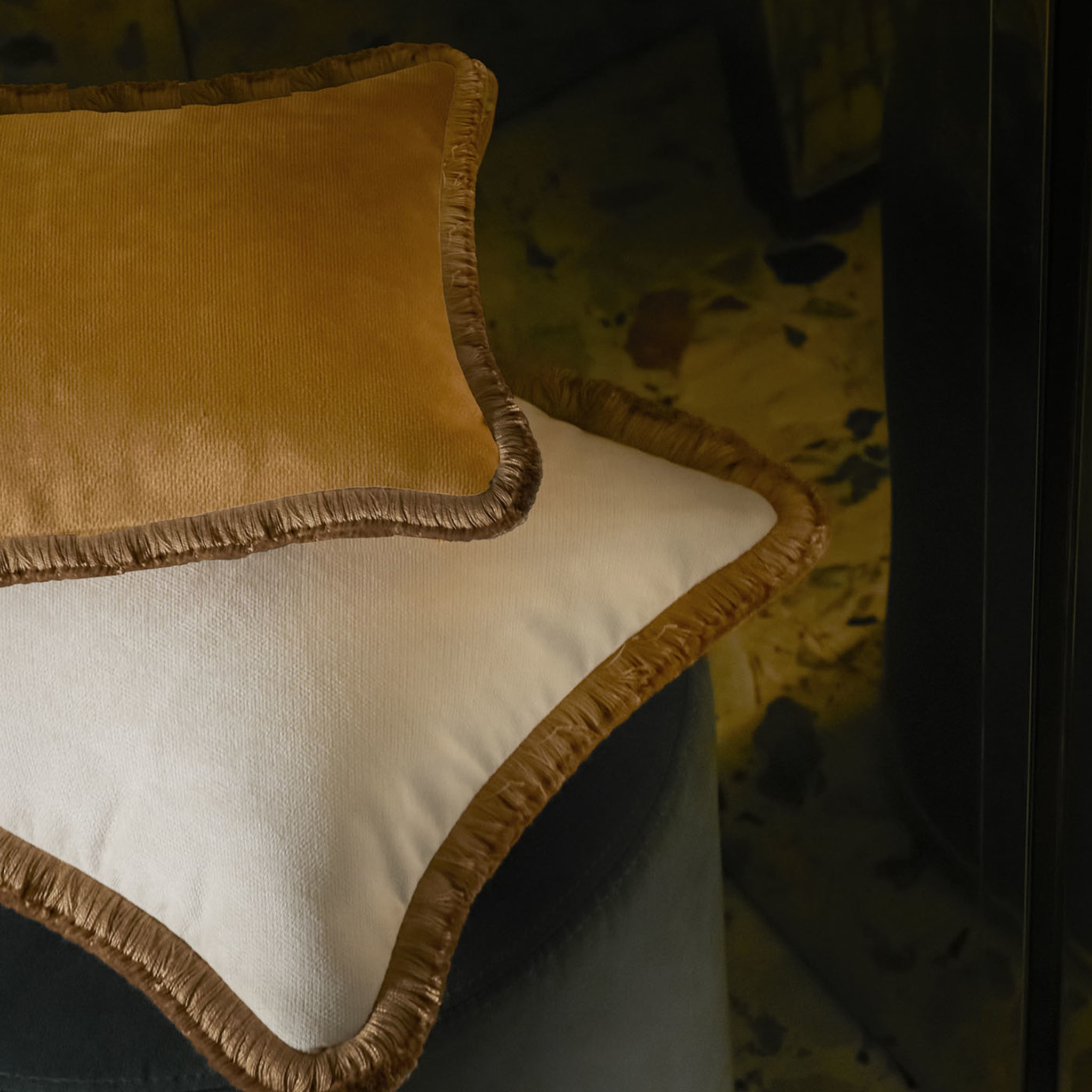 Coppia di cuscini da letto in velluto con frange Camel - Vista alternativa 3