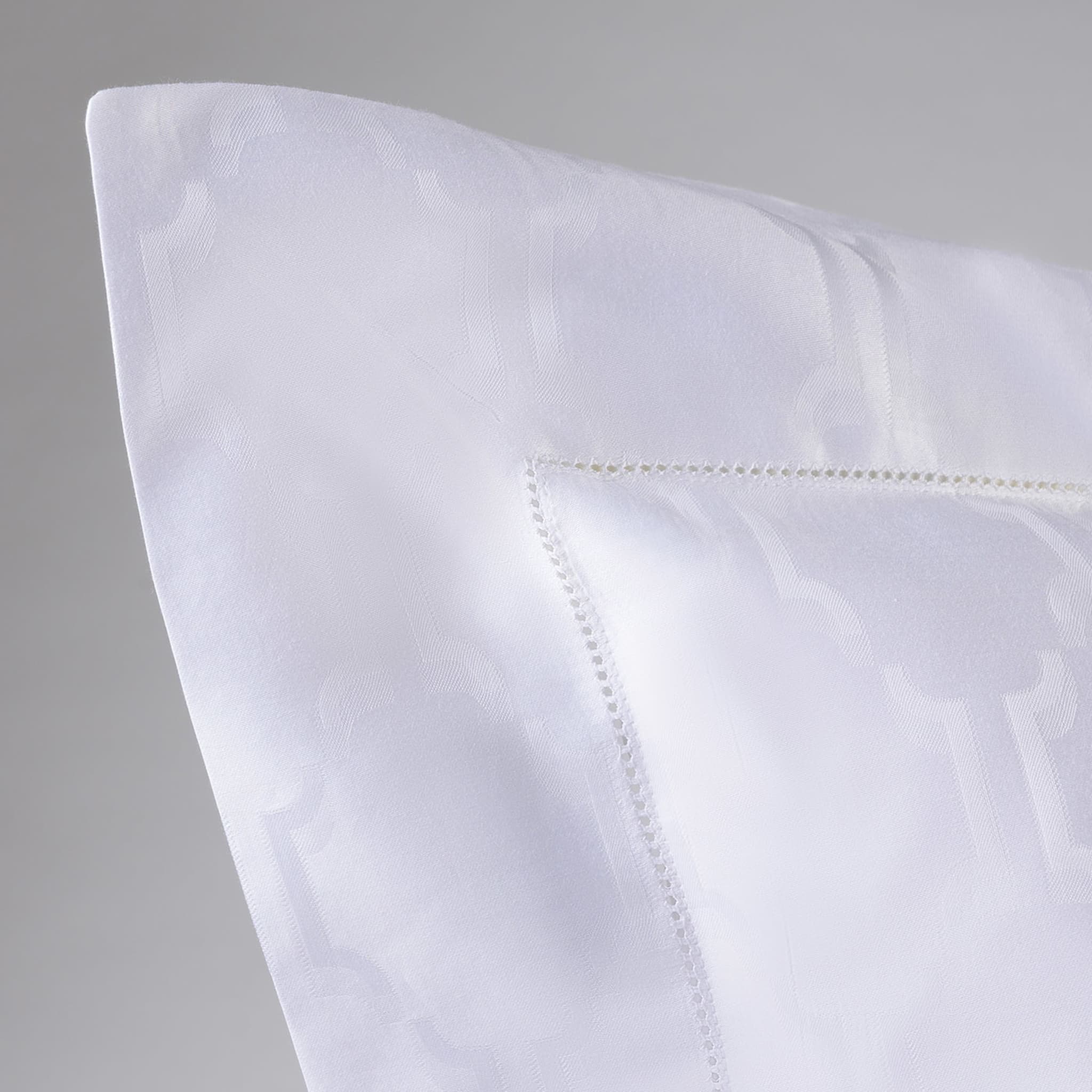 Waldorf Boudoir Rectangular Patterned White Pillowcase - Alternative view 1