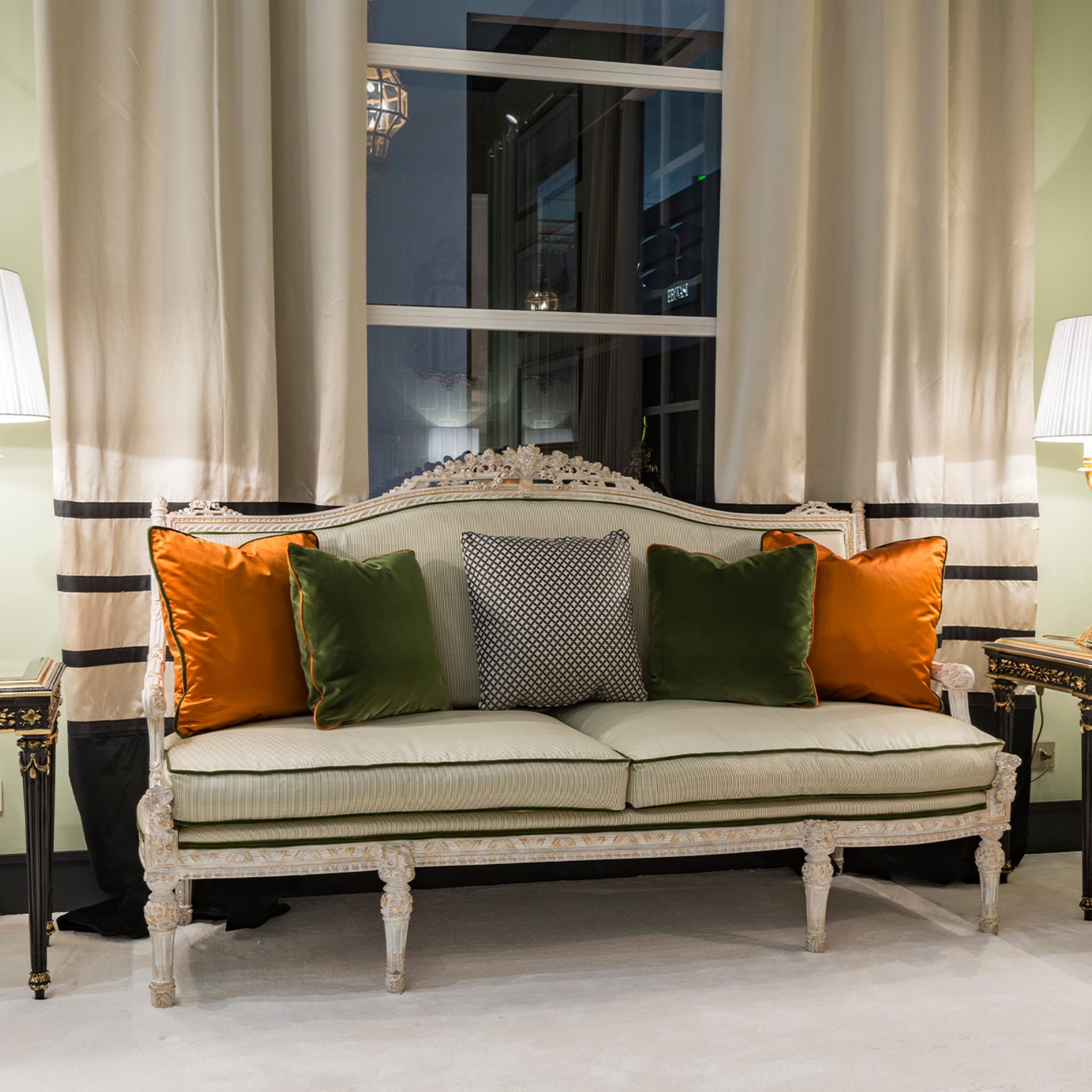 Weißes Sofa im Louis XVI-Stil - Alternative Ansicht 1