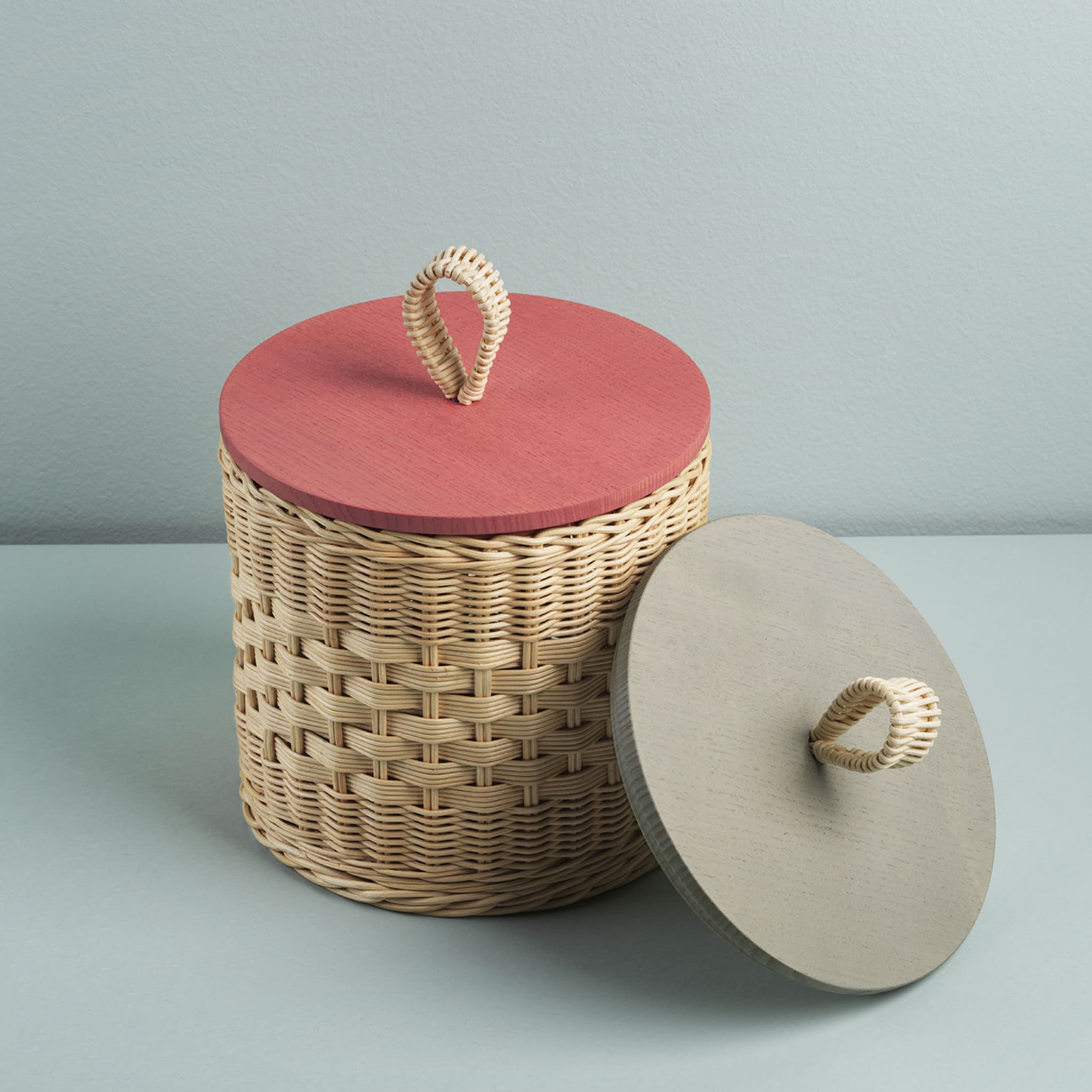 Perla Low Wicker Jar with Wood Lid - Alternative view 2