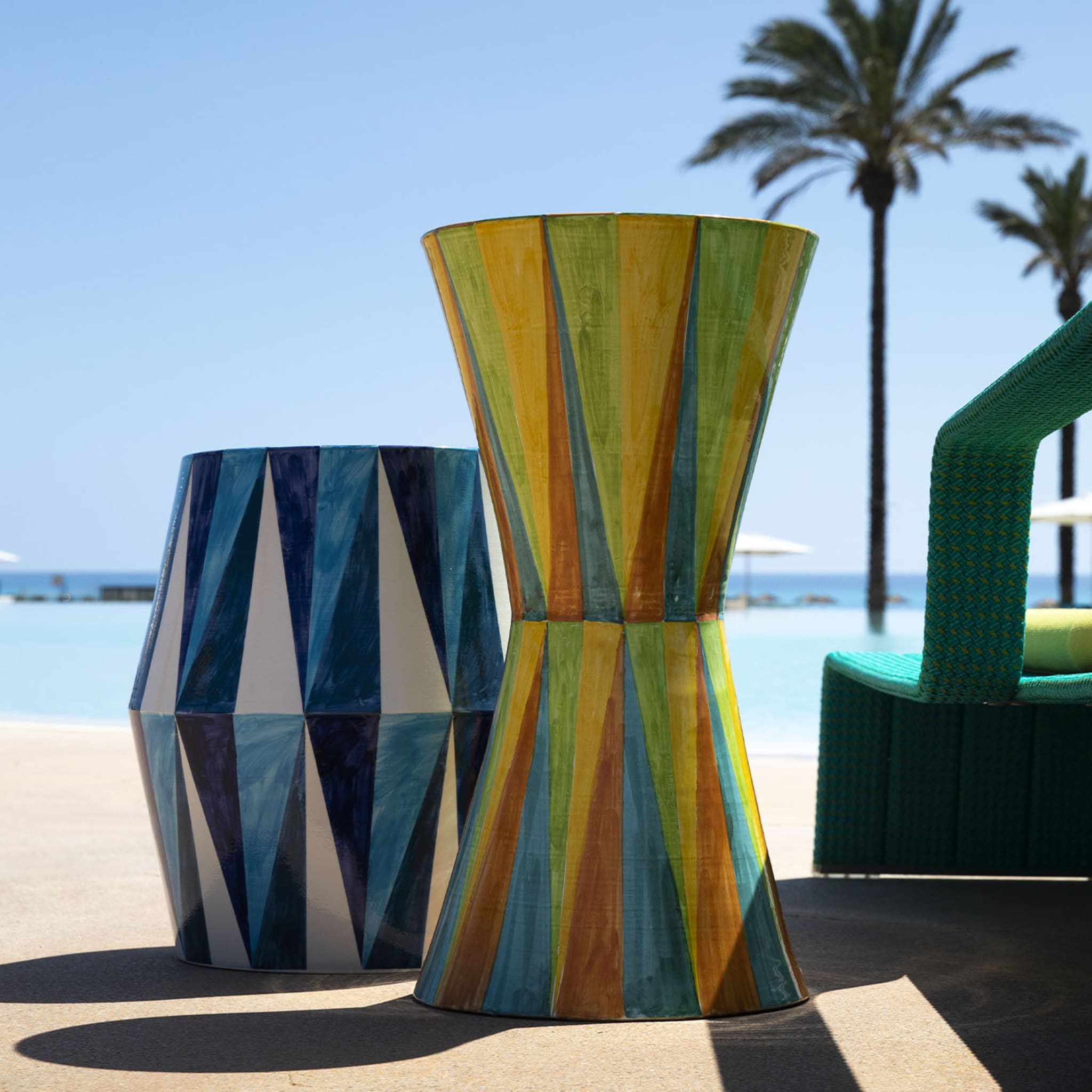 Table en céramique brillante multicolore avec motif en losange - Vue alternative 2