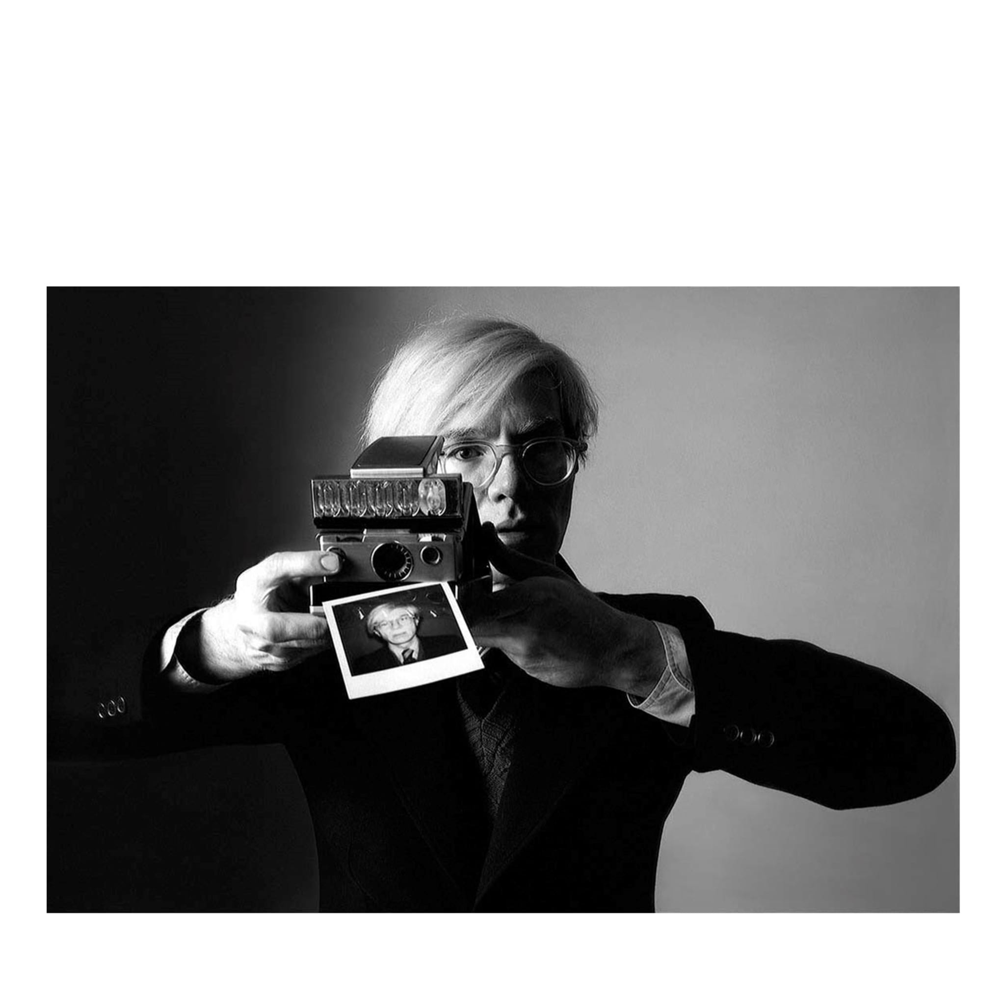 Andy Warhol con Polaroid 1975 Photographie - Vue principale