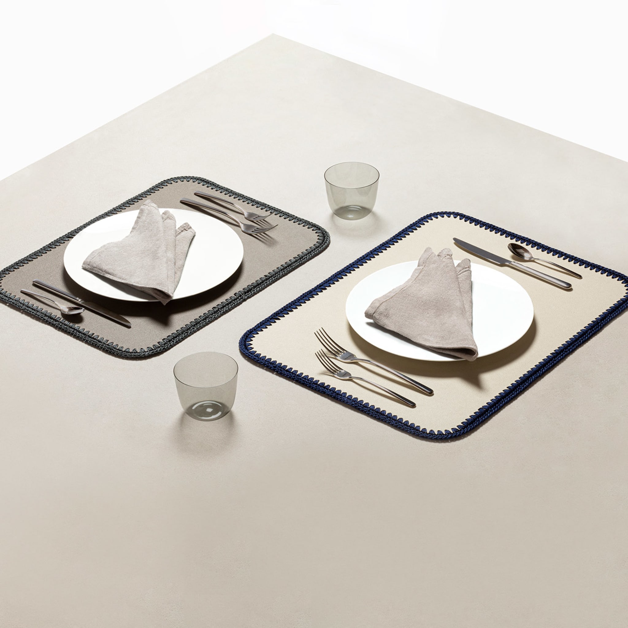 Rochelle - Sets de table rectangulaires en cuir et crochet - Blanc et bleu - Vue alternative 4