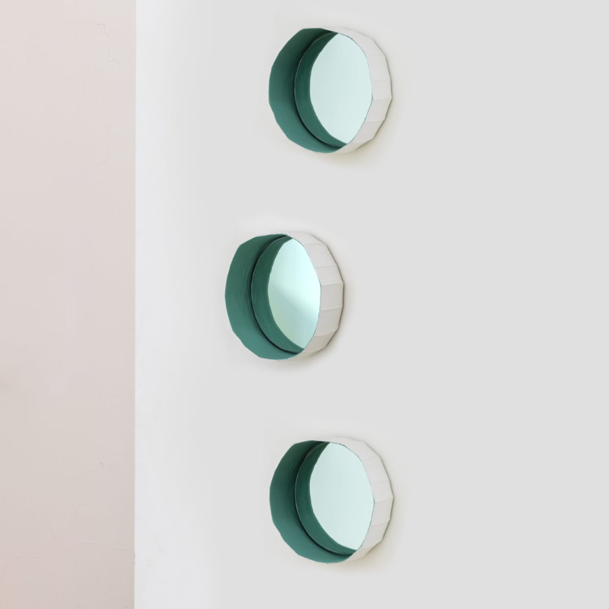 Set of 3 Green Ninfea Mirrors 20 by Paola Paronetto & Giovanni Botticelli - Alternative view 1