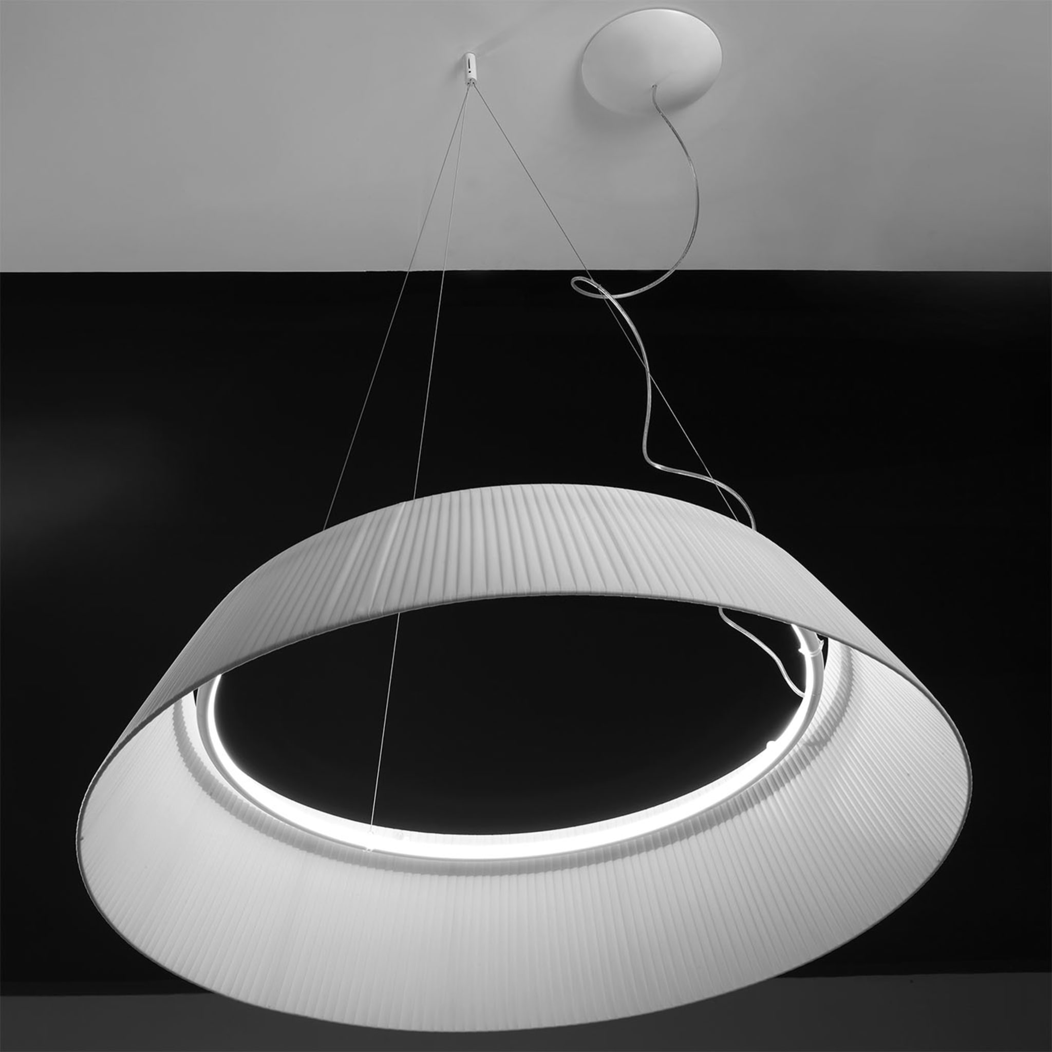 Charme White Lamp - Alternative view 1