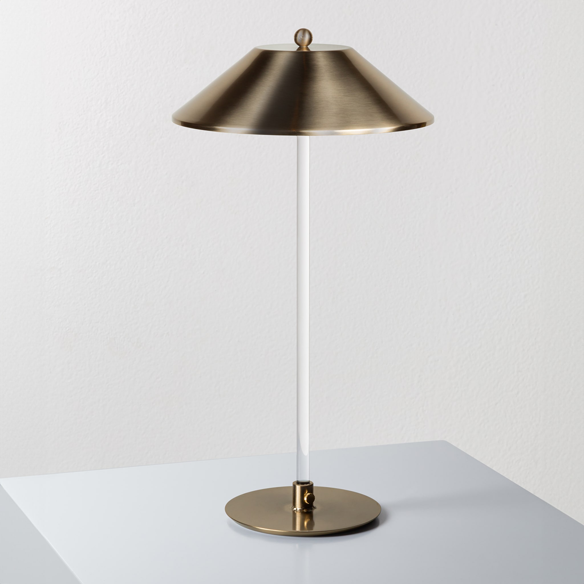 Candilee Champagne Table Lamp by Isacco Brioschi - Alternative view 1