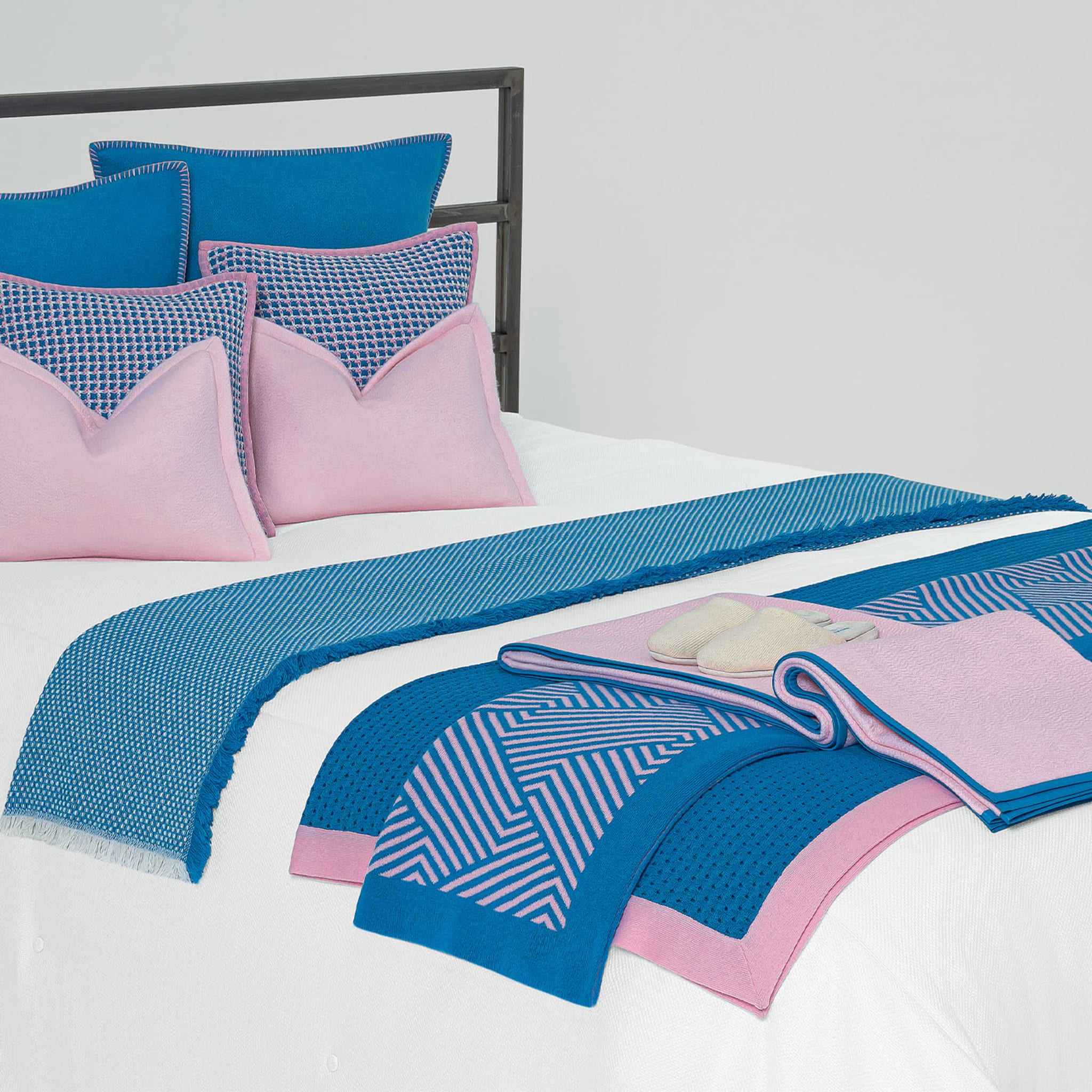 Biella Blue Leather and Pink Blanket - Alternative view 5