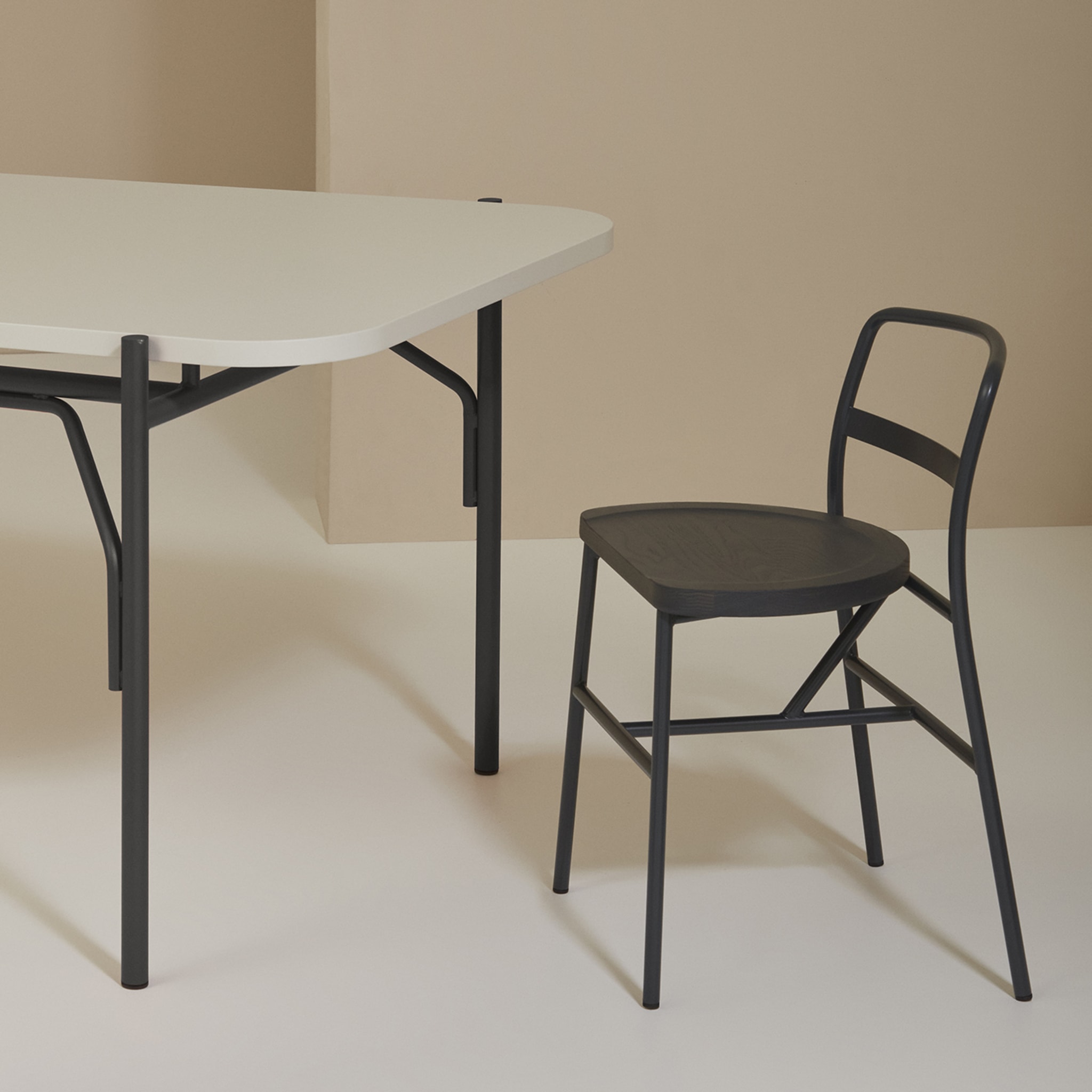 Puccio 726 Anthracite-Gray Chair by Emilio Nanni - Alternative view 2
