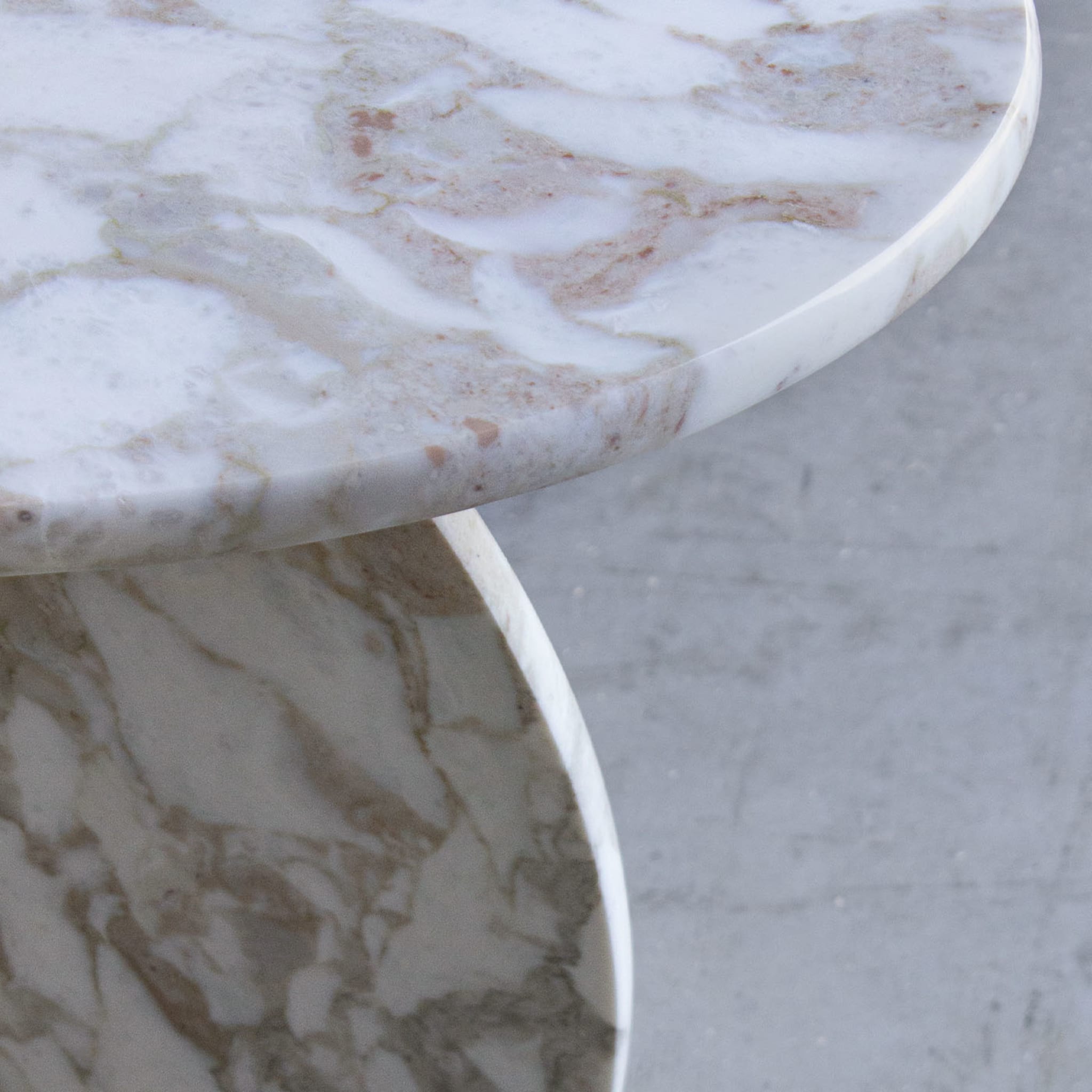 SST023 Table d'appoint ronde en marbre Calacatta Oro - Vue alternative 2