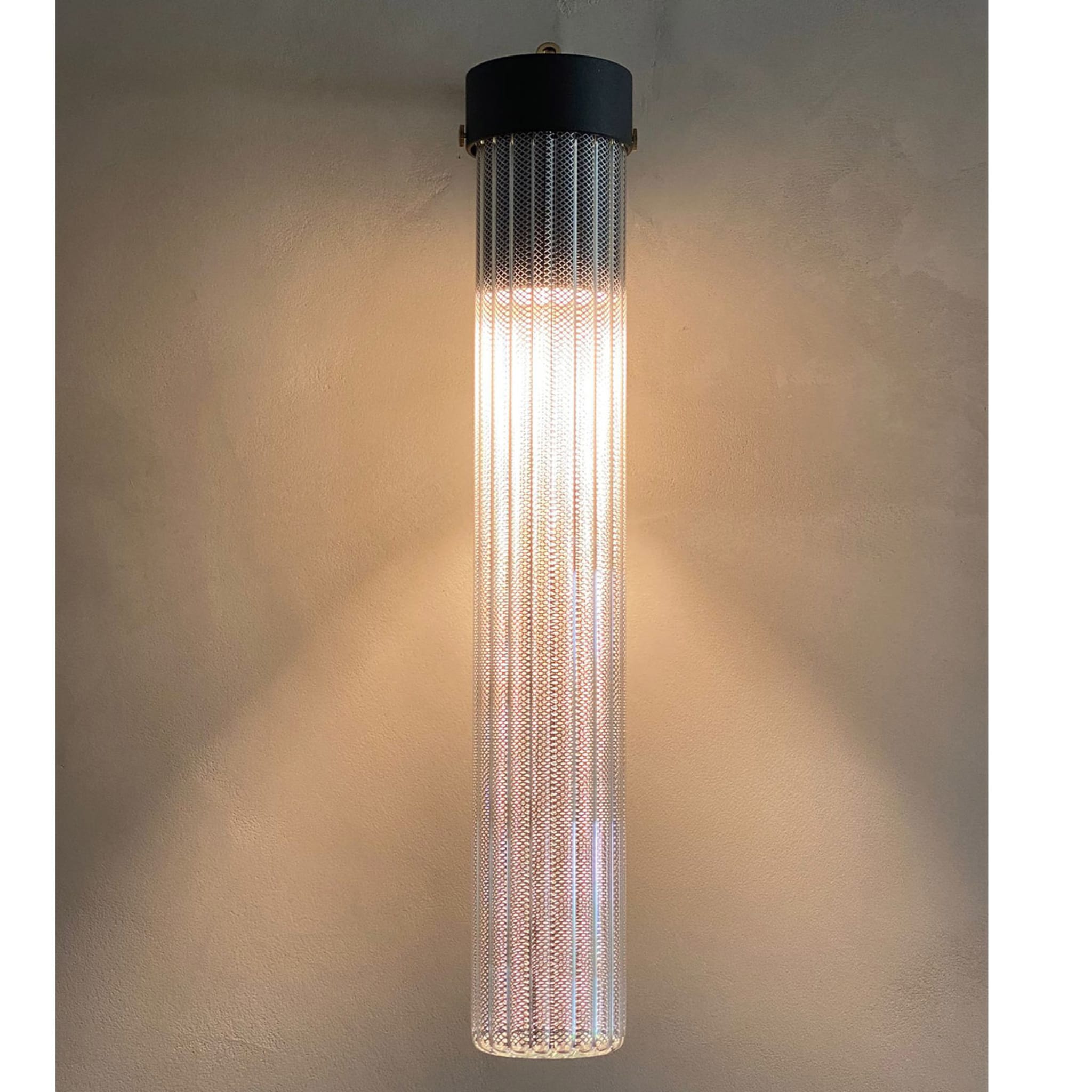 Lámpara de pared alargada de chapa y cristal - Vista alternativa 1