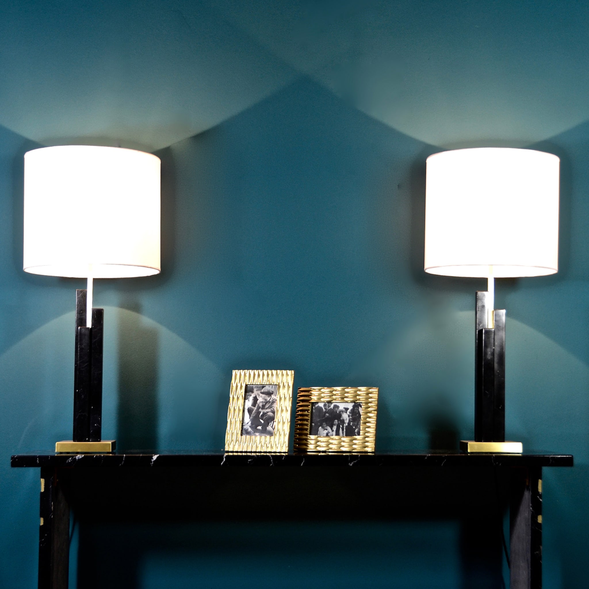 Lampe de table "Vintage Skyline" en marbre Marquinha et laiton satiné - Vue alternative 2