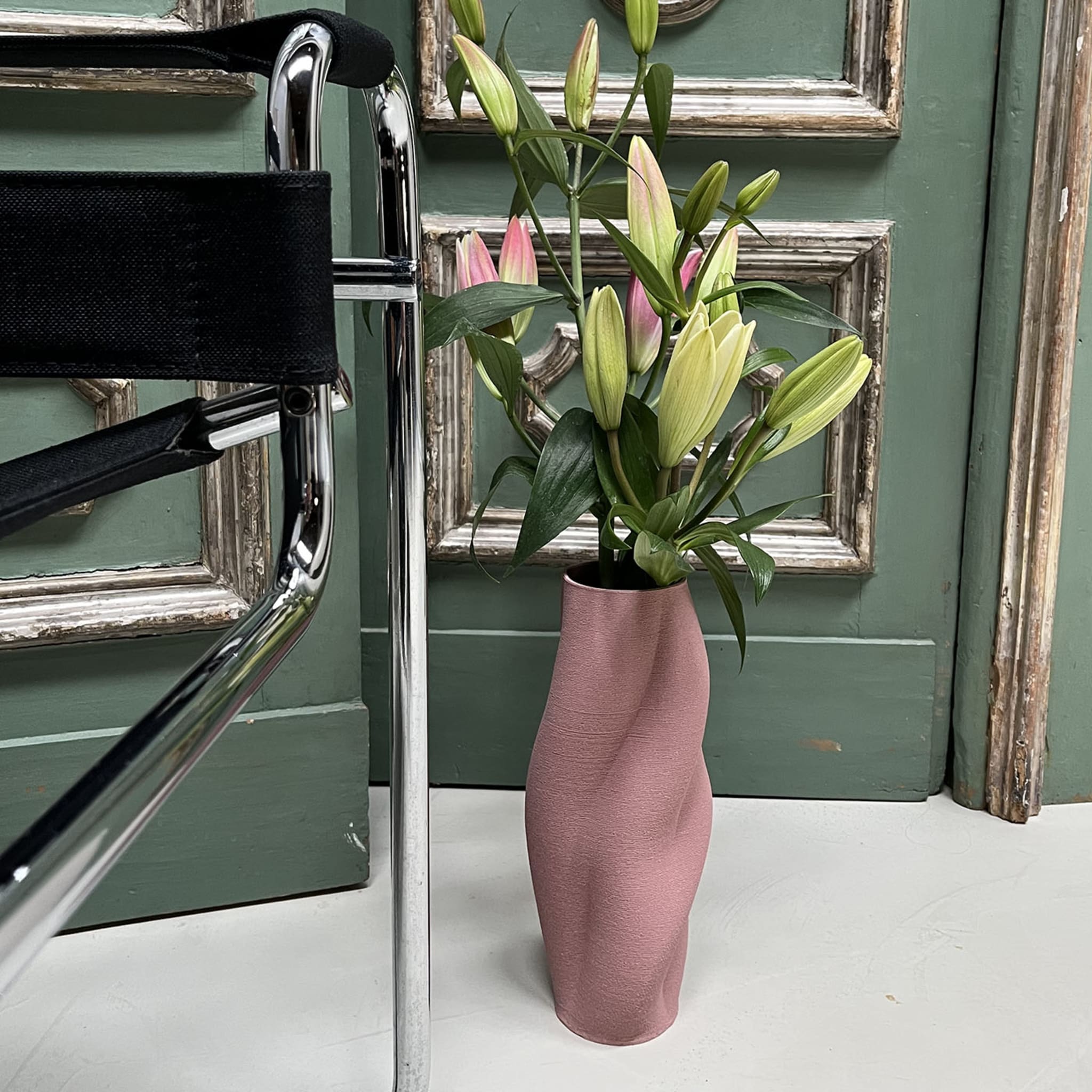 Vaso femminile in ceramica rosa - Vista alternativa 4