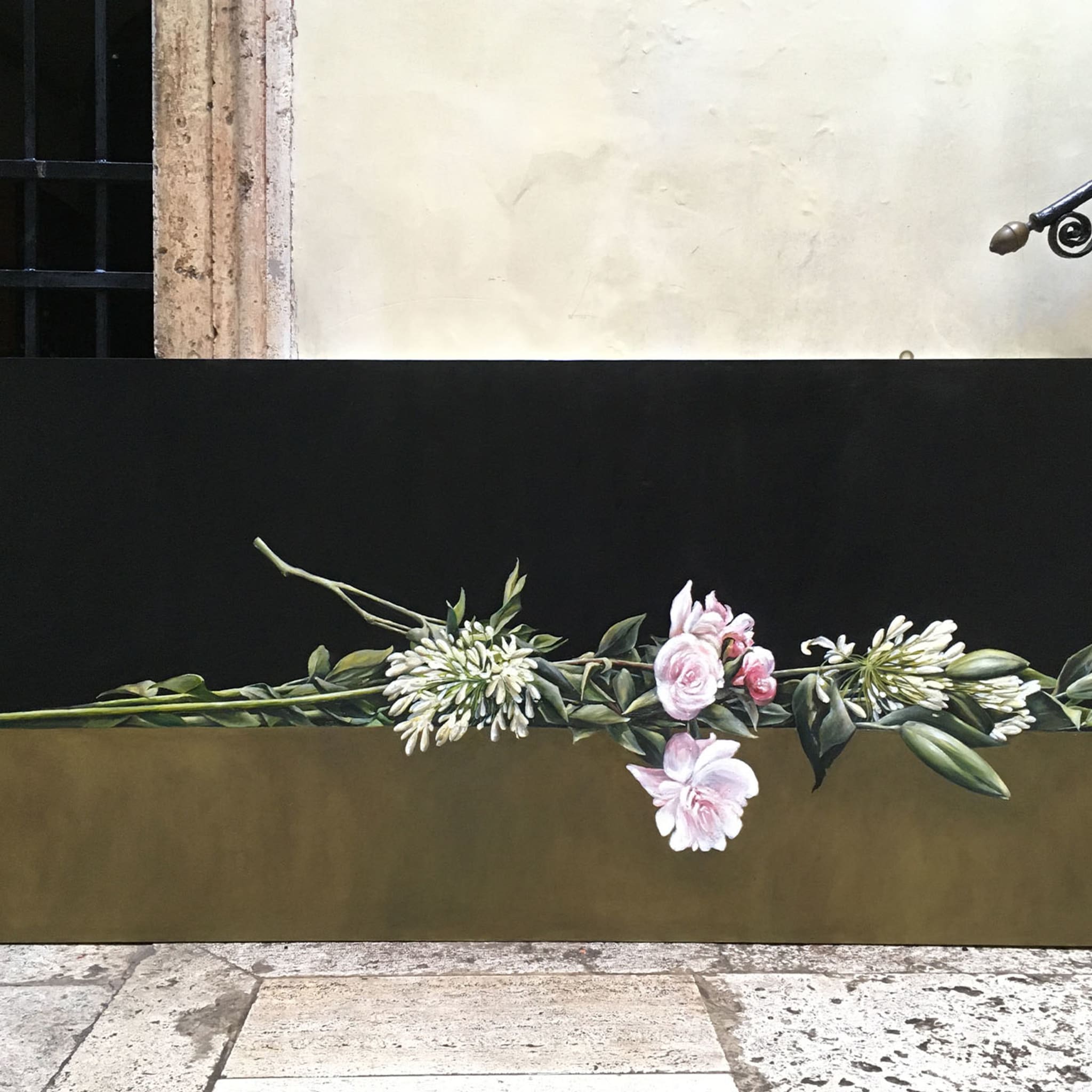 Composition with roses, lilies and agapanthus painting - Alternative view 1