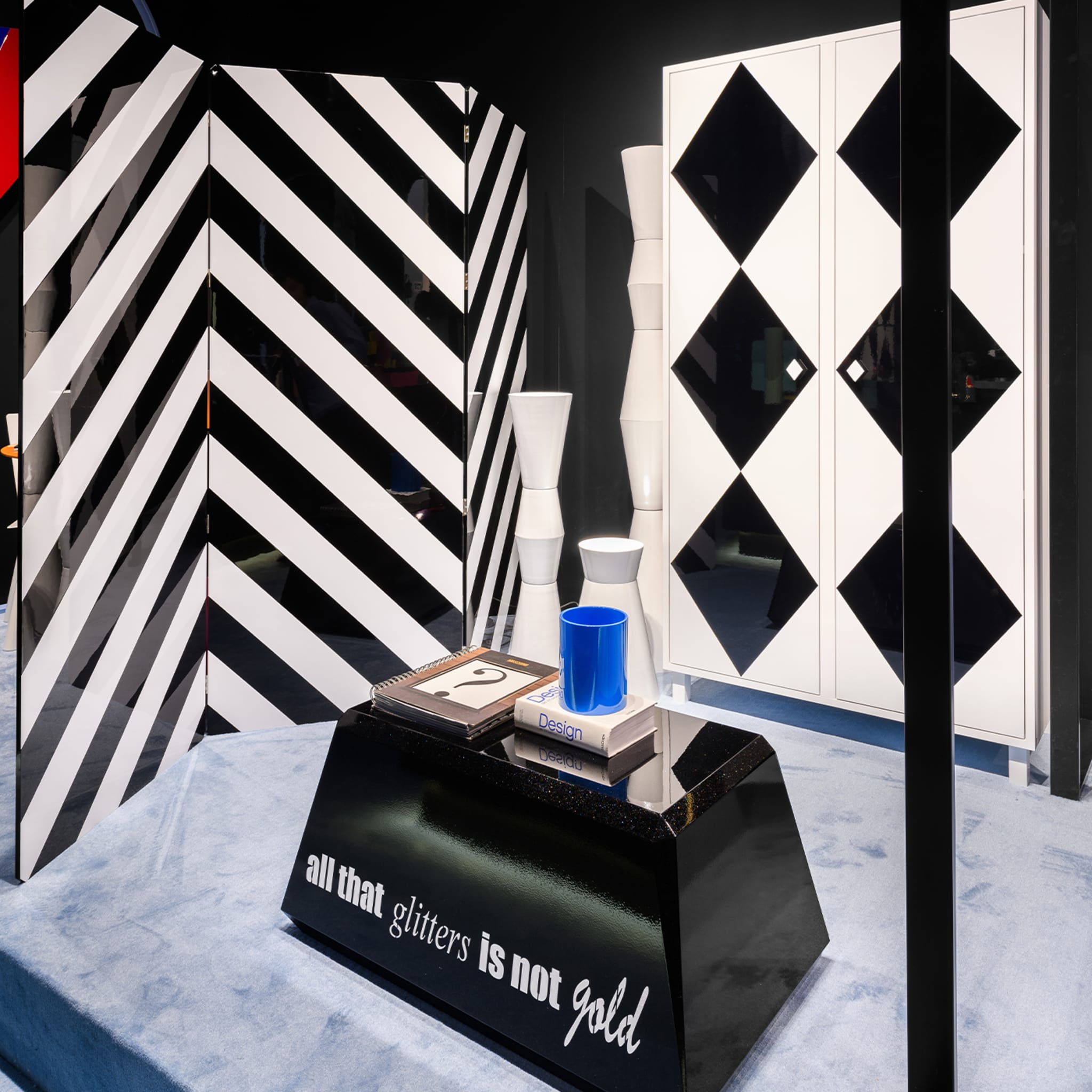 Simbolo Zig-Zagged Stripes Black-and-White Room Divider - Alternative view 1