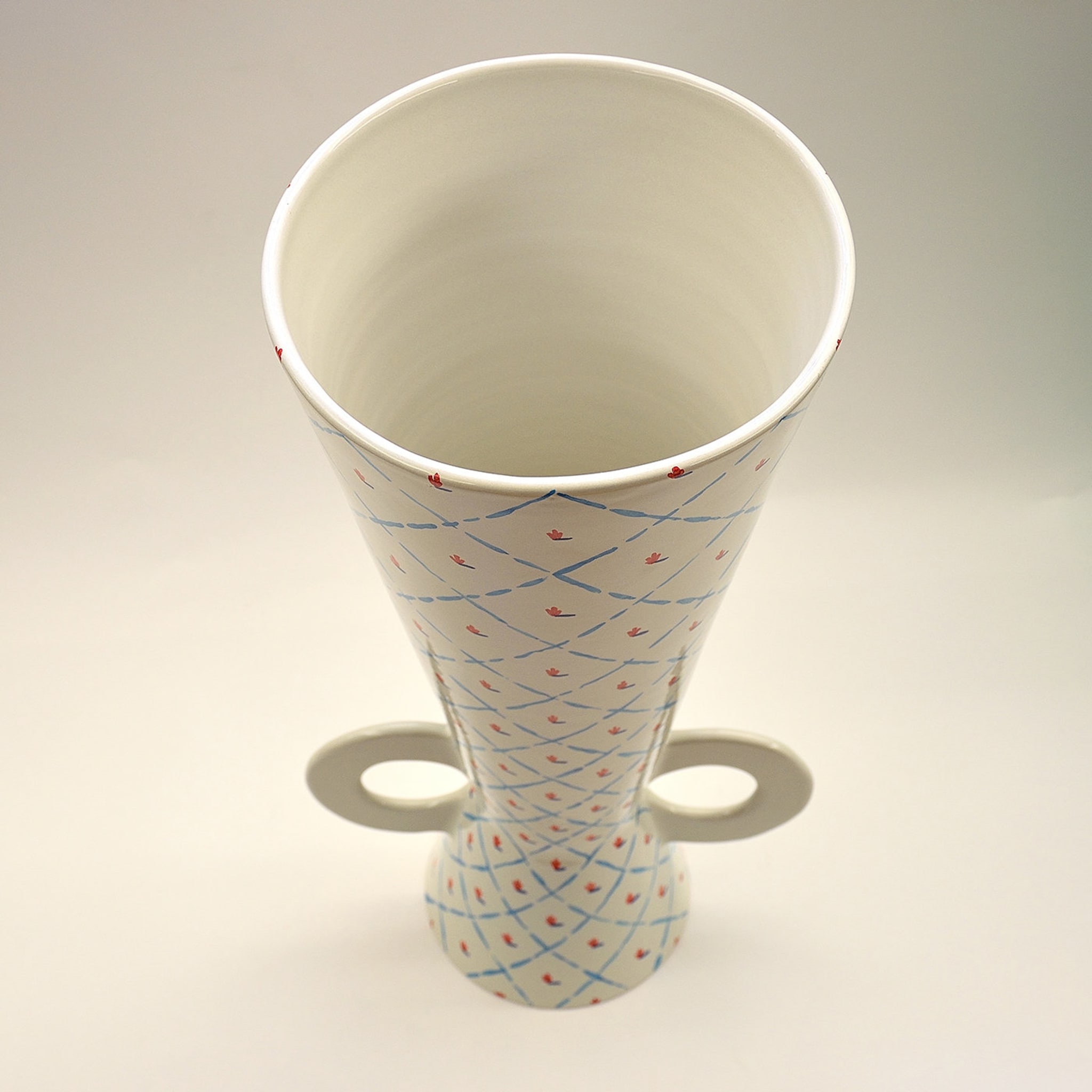 Tall White Vase by Ugo La Pietra - Alternative view 2