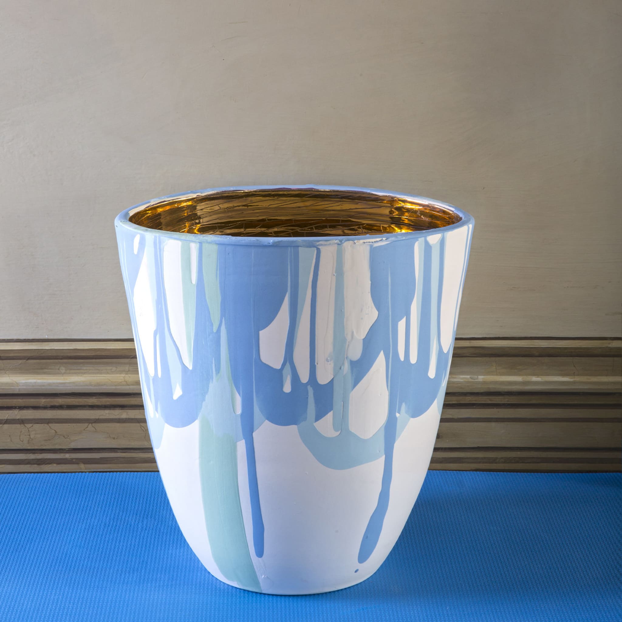 Vase bleu clair et or - Vue alternative 1