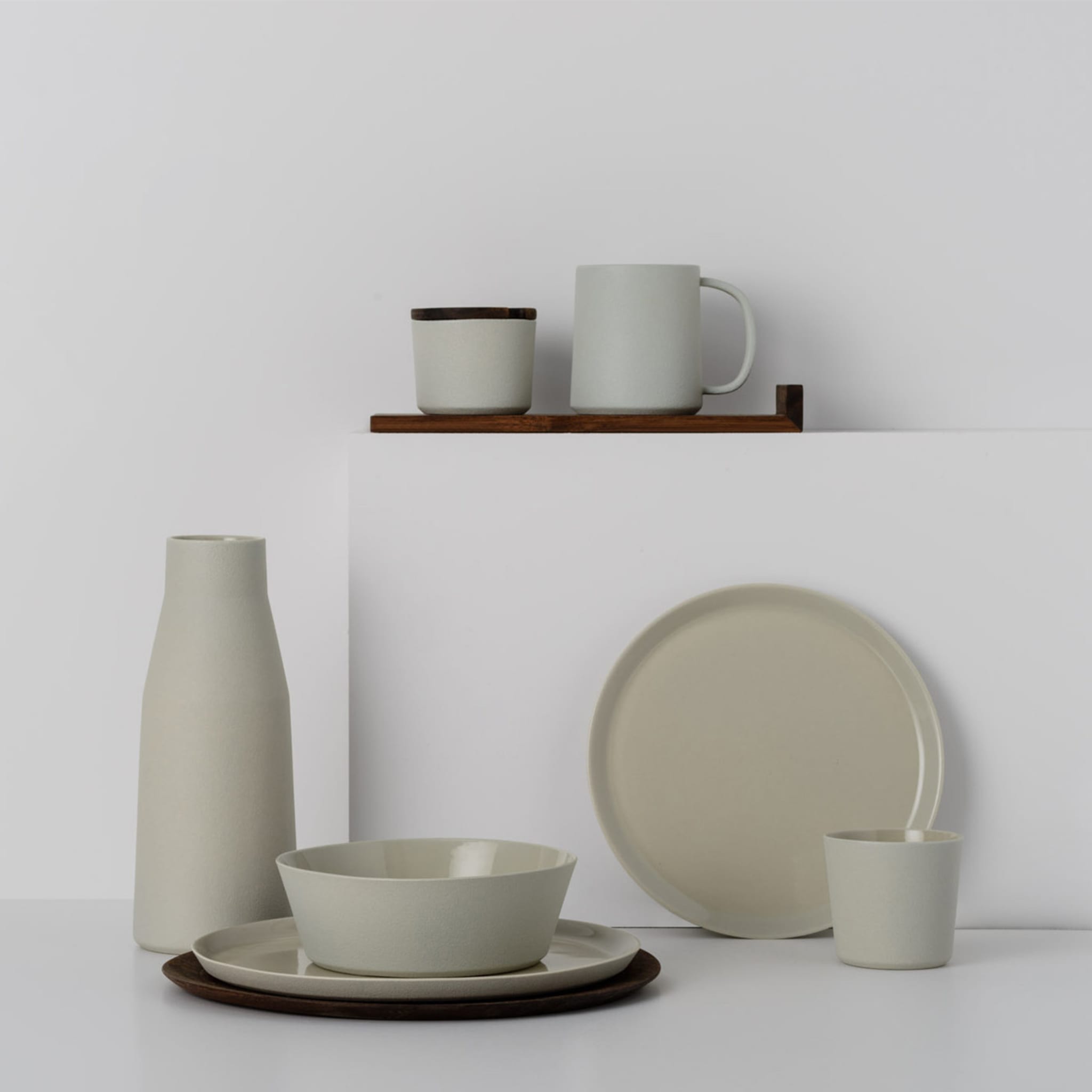 Set of 4 White Ceramic Dinner Plates - Alternative view 1