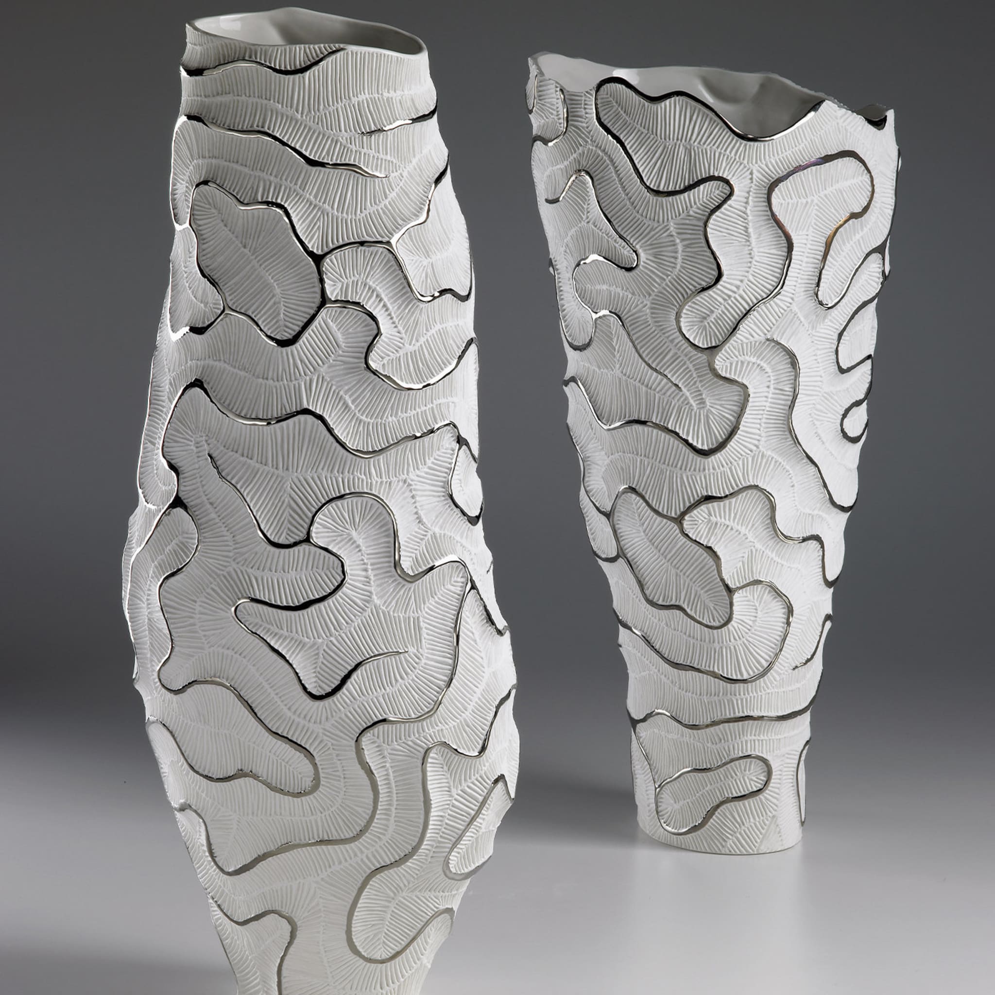 Monolite Platinum Vase - Alternative view 2
