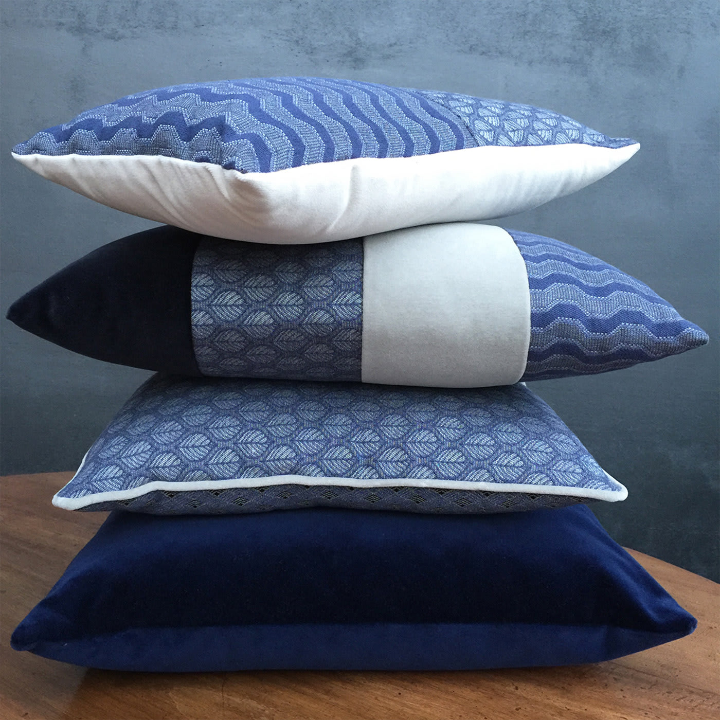 Simple Black and Blue Cushion - l'Opificio