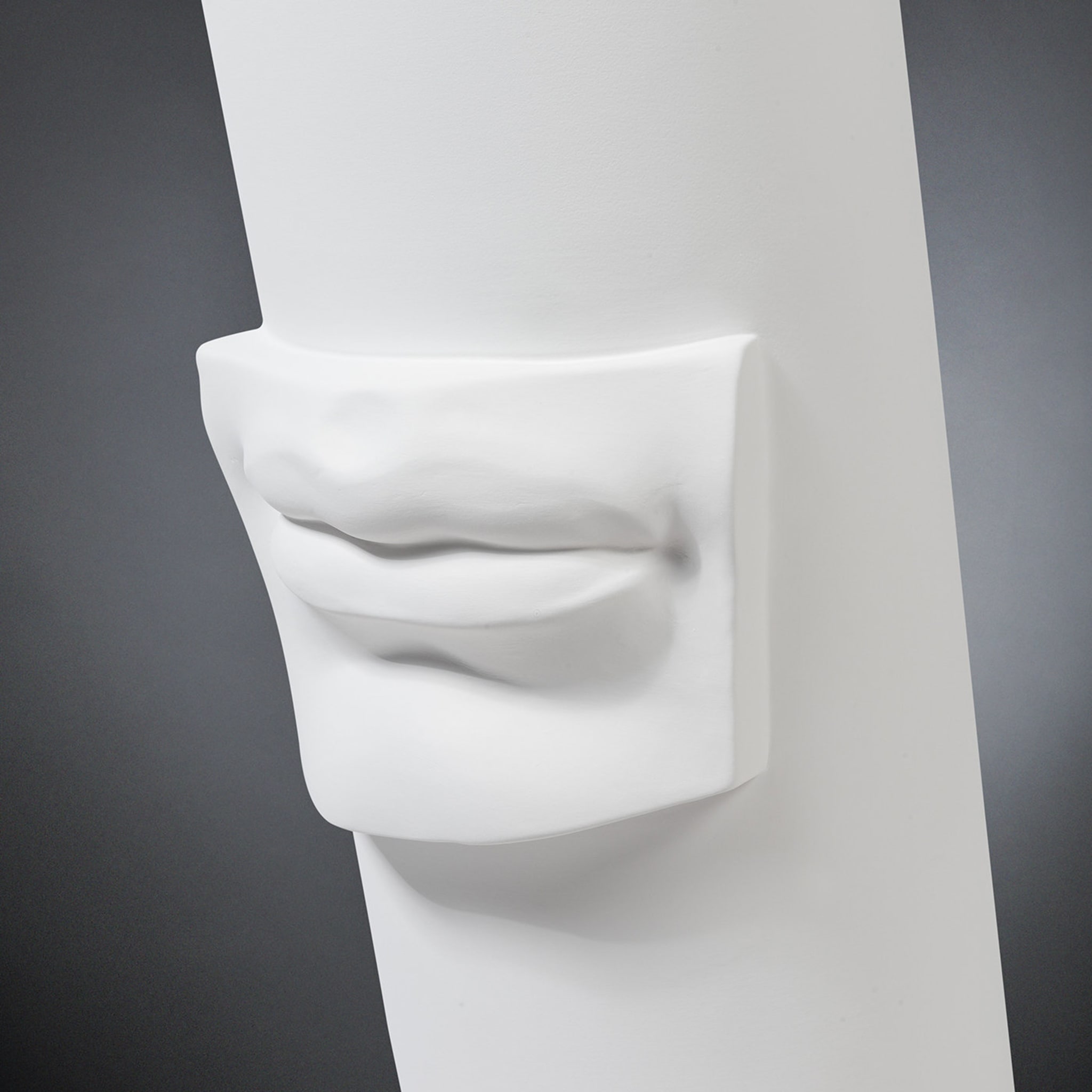 David's Lips White Vase - Alternative view 1