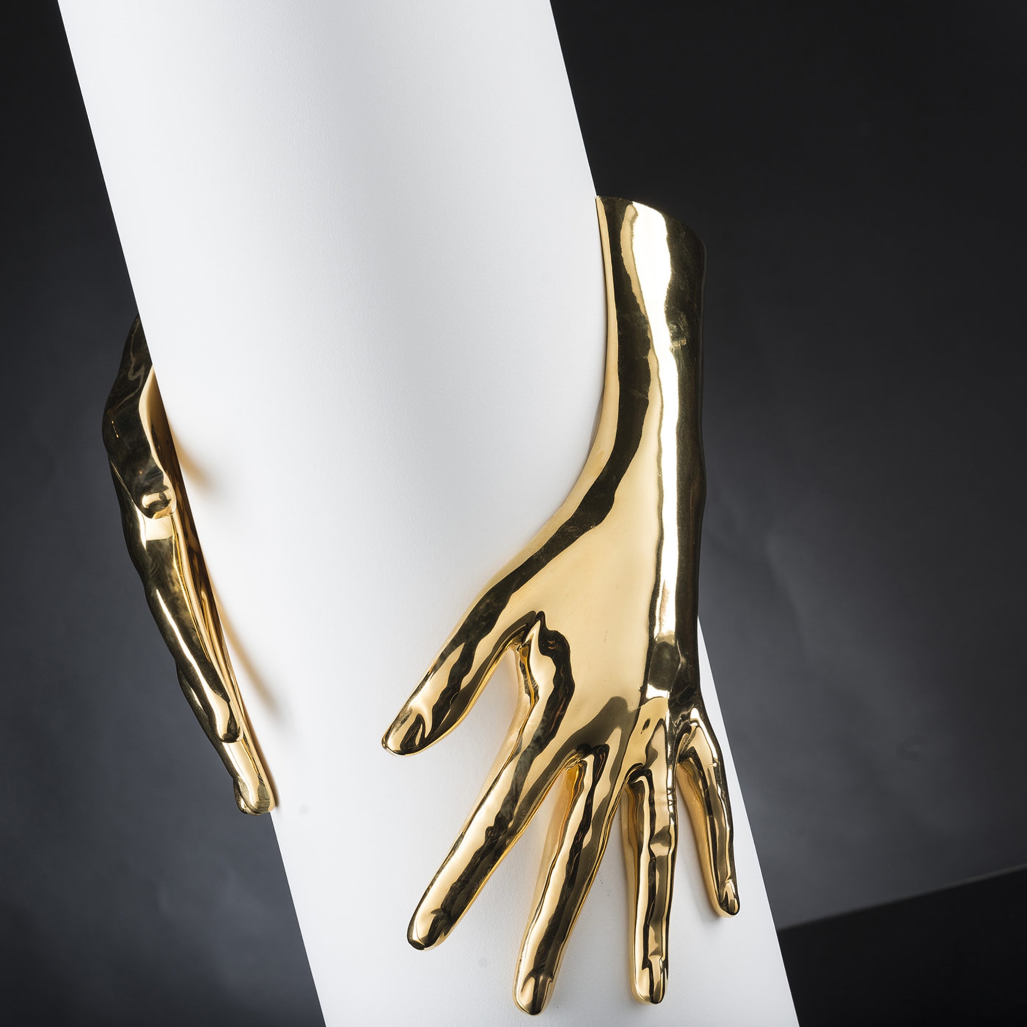 Hands Gold and White Vase - Alternative view 3