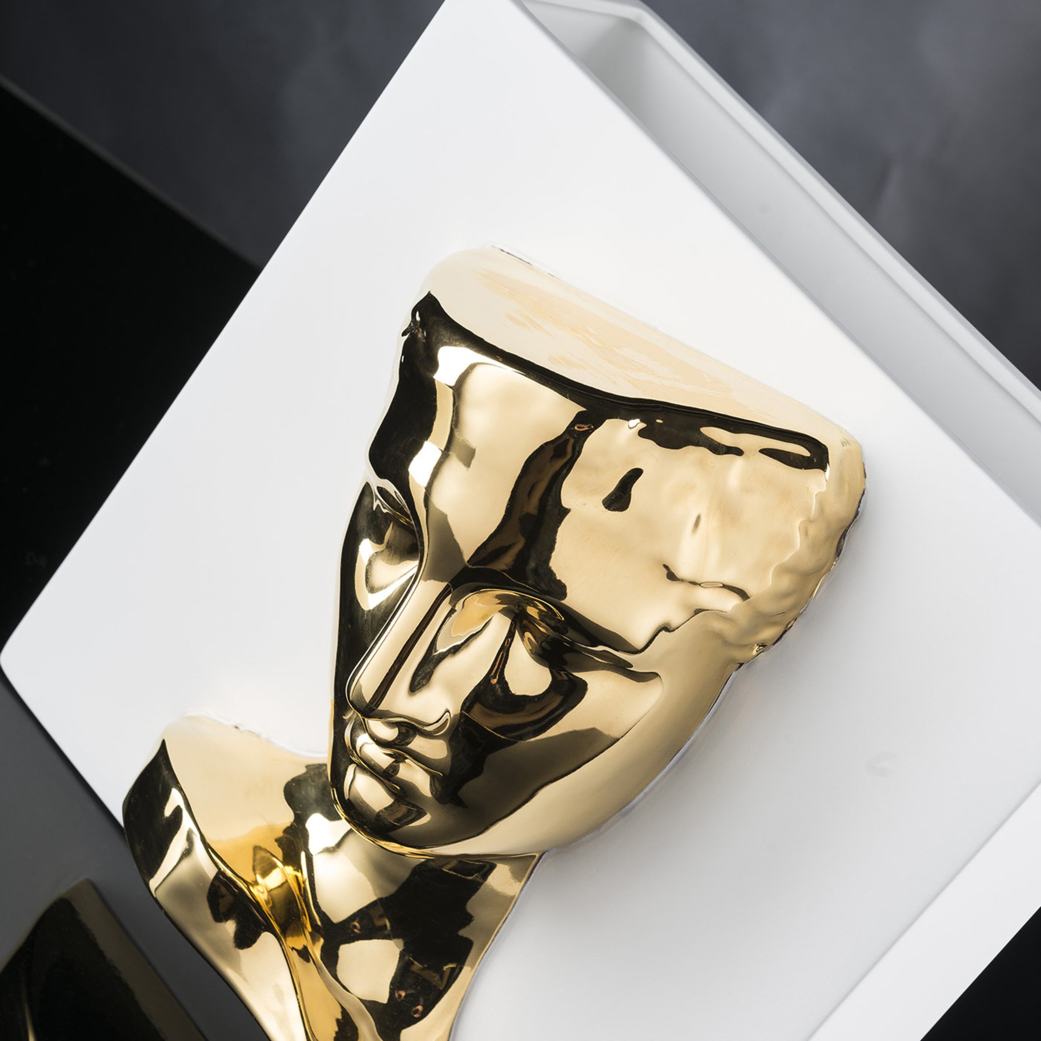 Psyche von Capua Weiß und Gold Vase - Alternative Ansicht 2