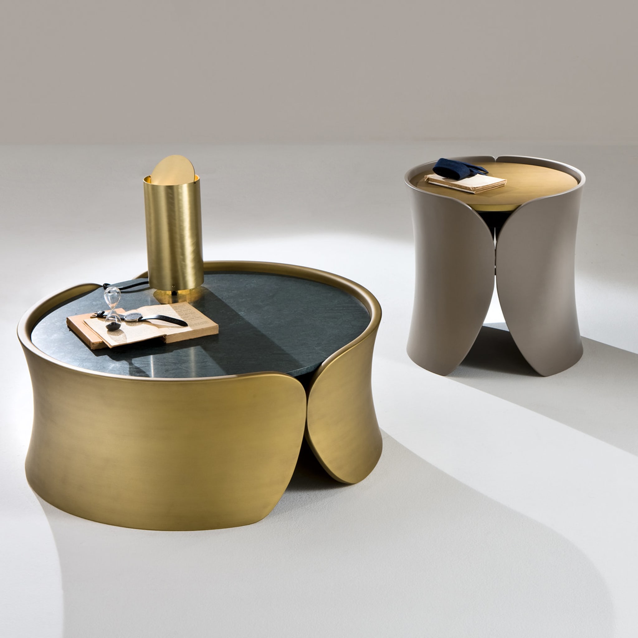 Hug Side Table by Cesare Arosio - Alternative view 1