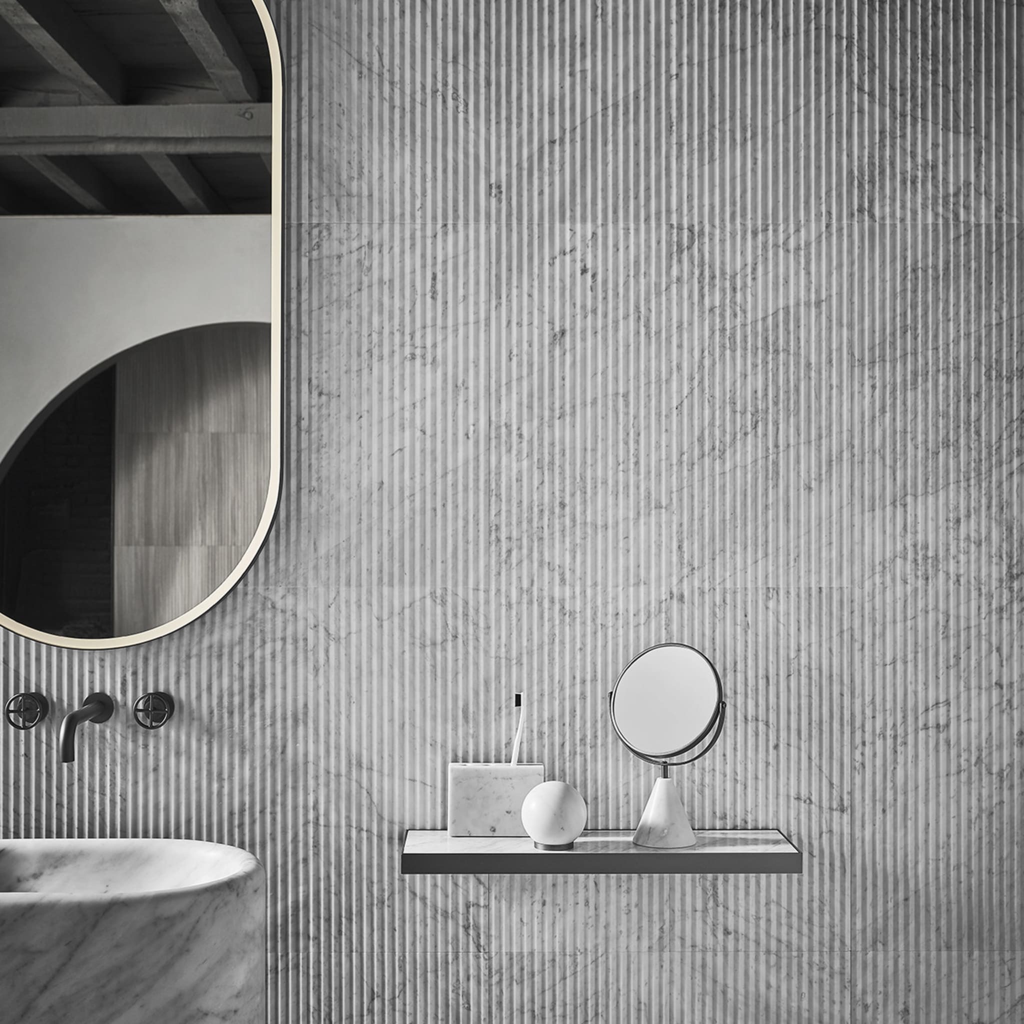 Oval Mirari Mirror by Elisa Ossino - Alternative view 2