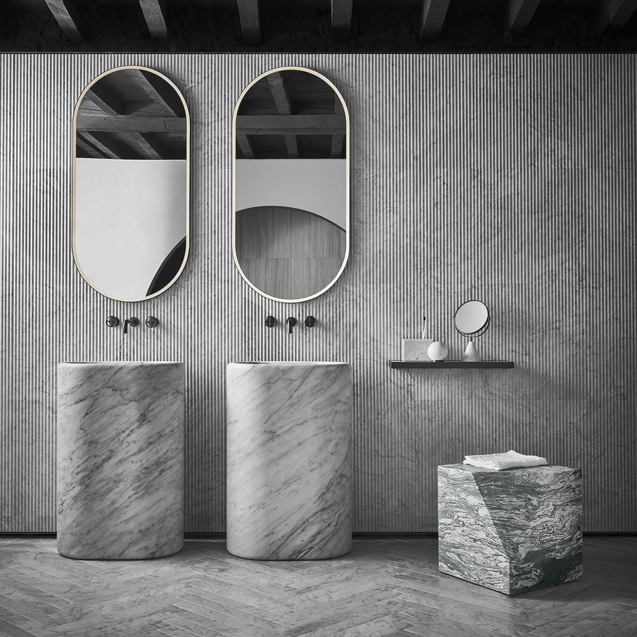 Oval Mirari Mirror by Elisa Ossino - Alternative view 3