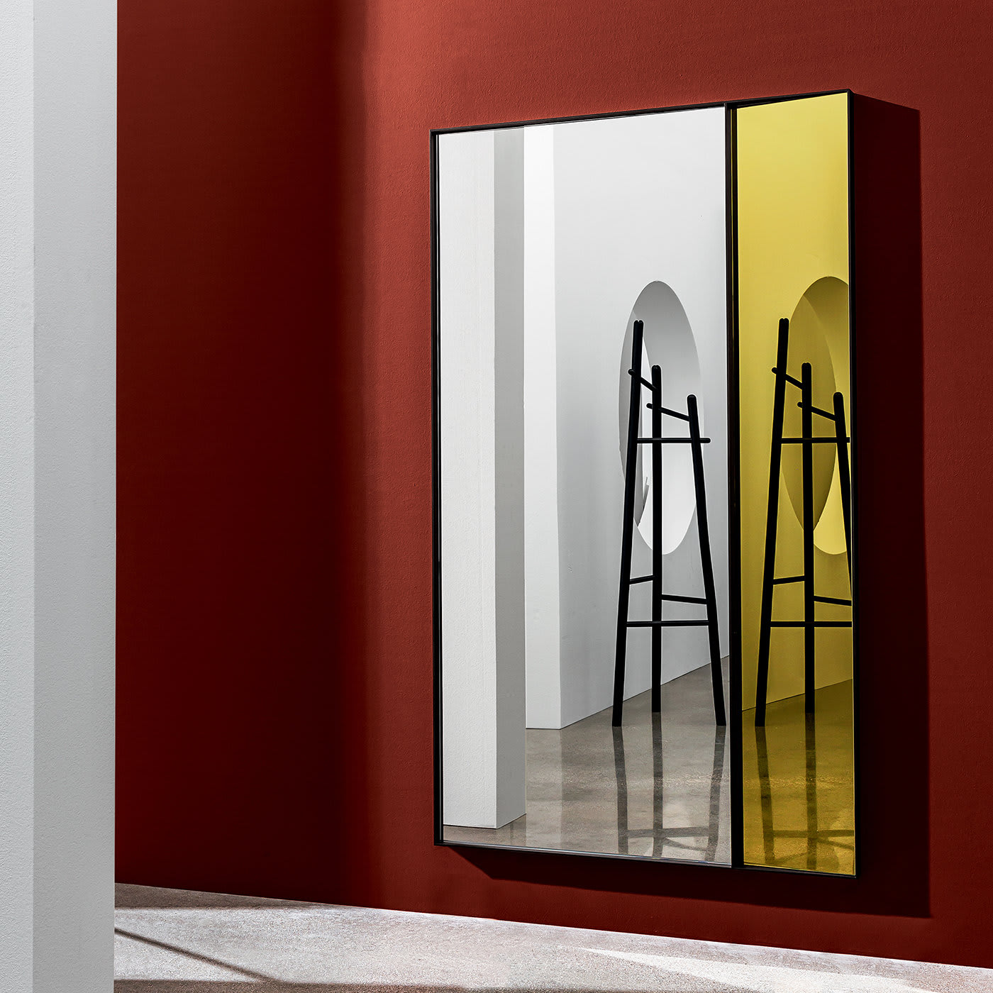 Campos Vertical Mirror in Extralight and Gold