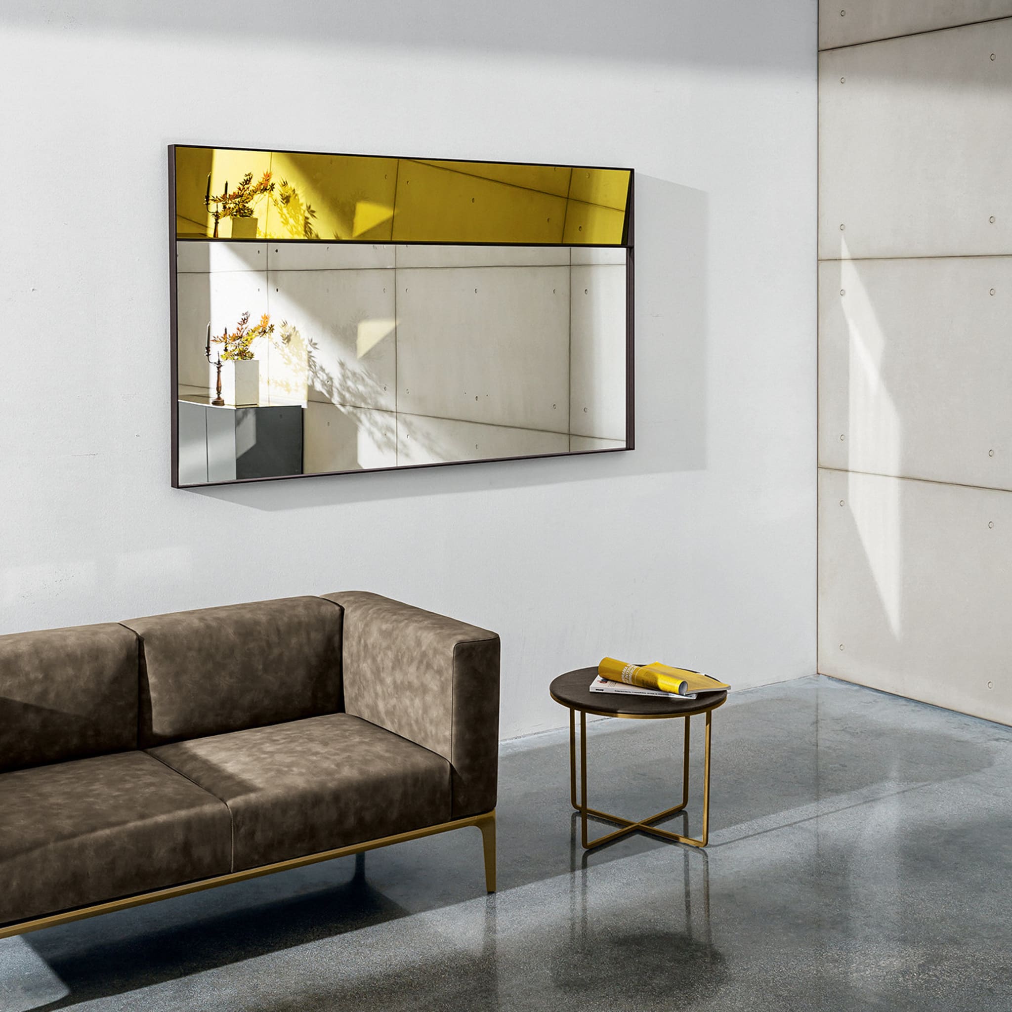 Campos Horizontal Mirror in Extralight and Gold  - Alternative view 1
