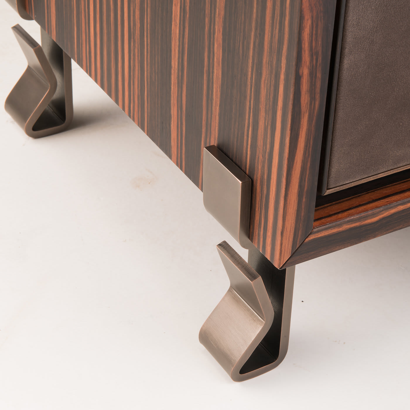 Settimo Ebony Chest of Drawers by Michael Schoeller - Disegnopiù