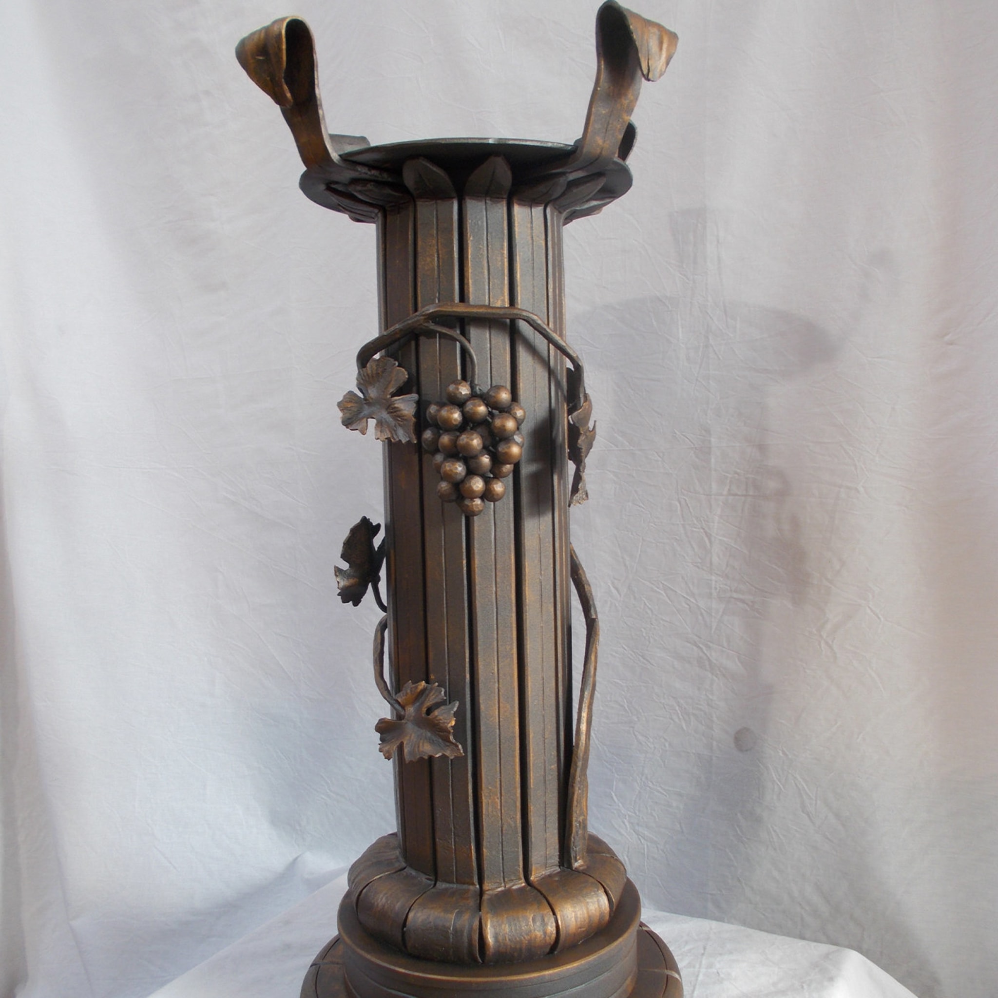 Wrought-Iron Column with Ceramic Cachepot - Alternative view 2