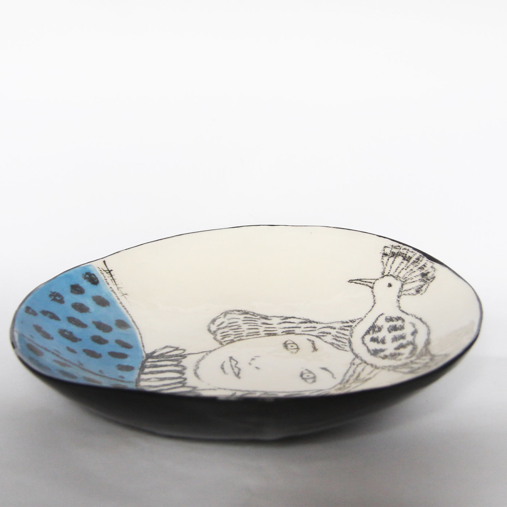 Woman with Hoopoe Plate - Alternative view 3