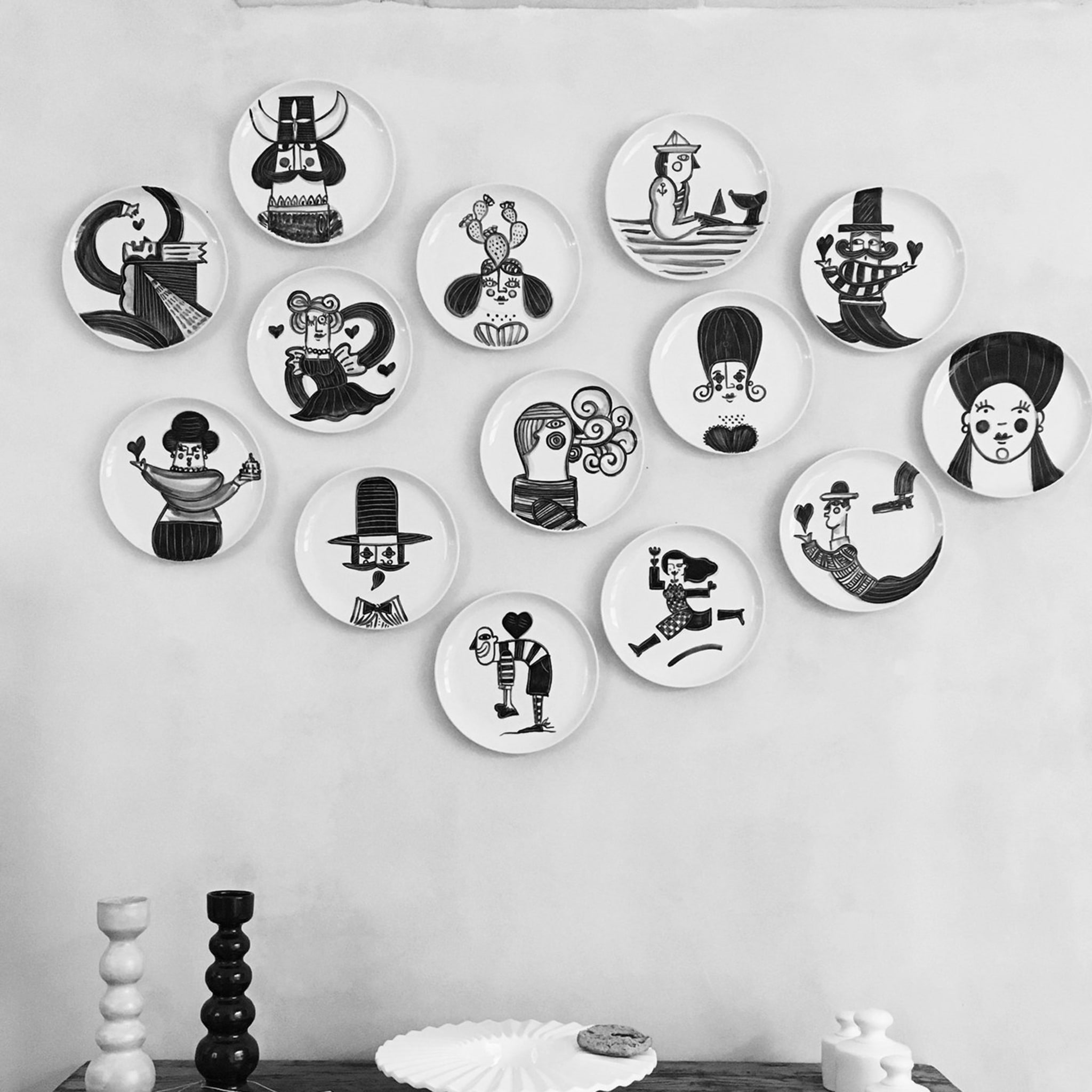 Regina Black and White Stories Plate Collection  - Alternative view 3