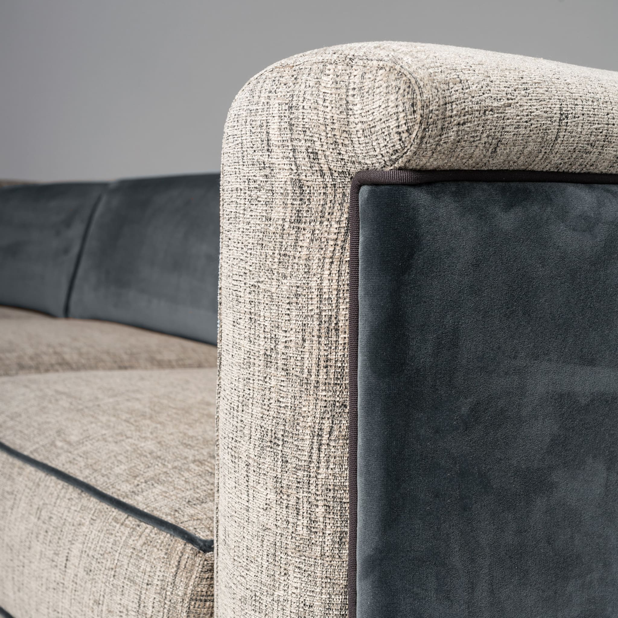 Balmoral 3-Seater Sofa Couture Collection - Alternative view 1