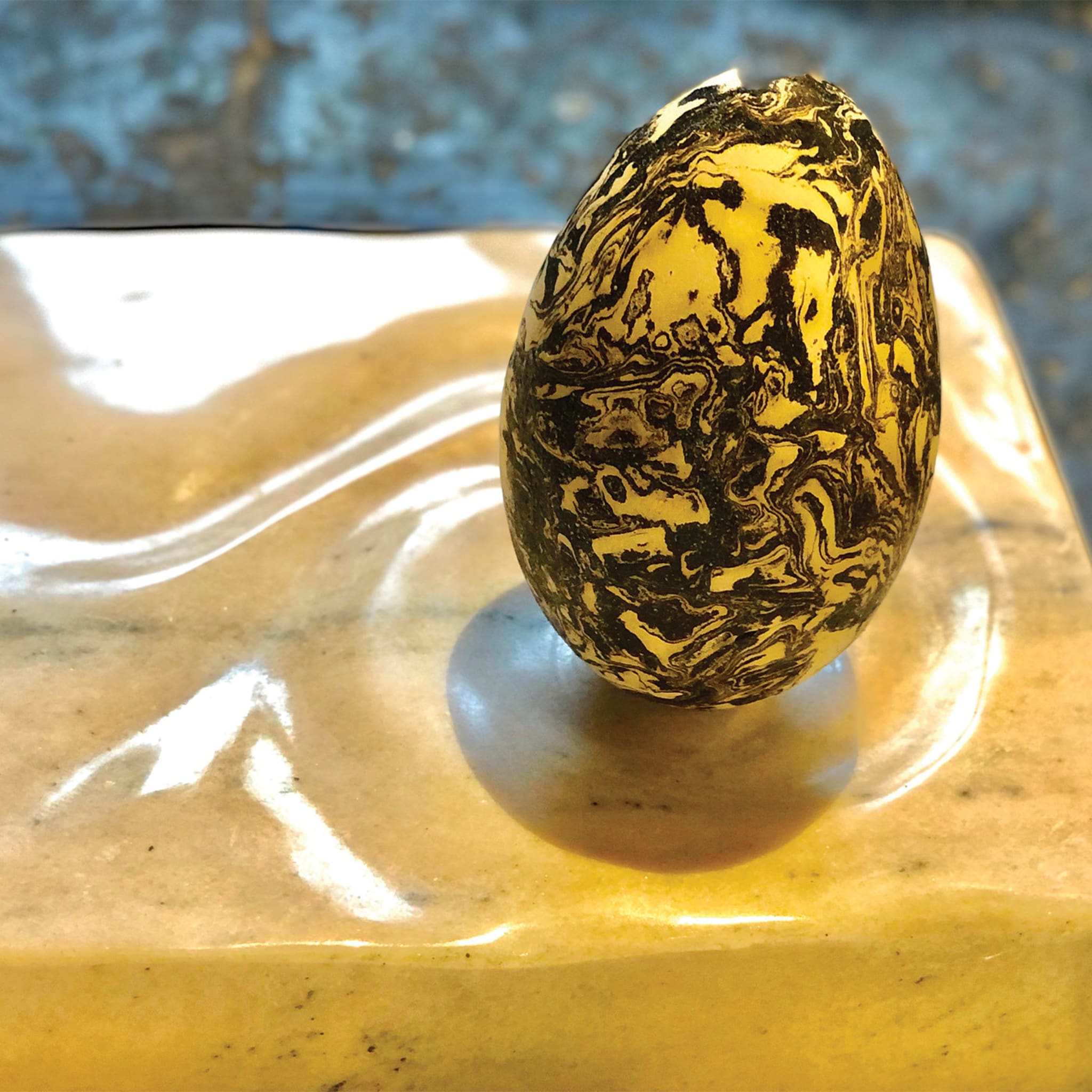 Onfalos Egg Sculpture - Alternative view 2