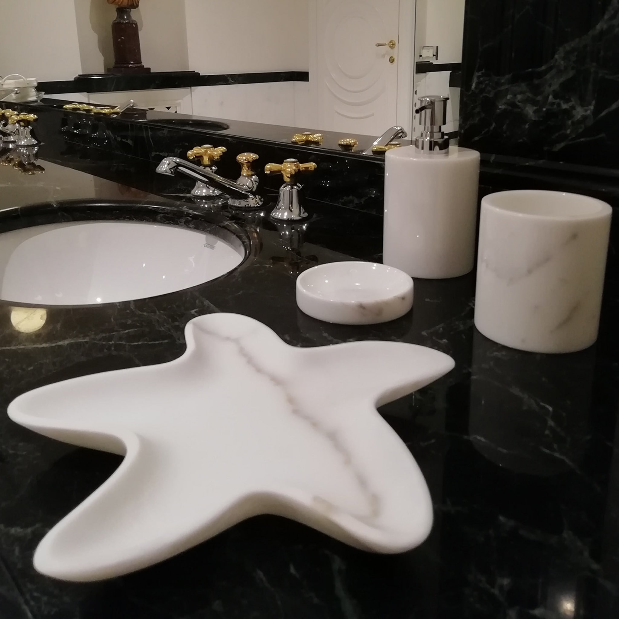Bathroom Set in White Statuario Marble - Alternative view 7