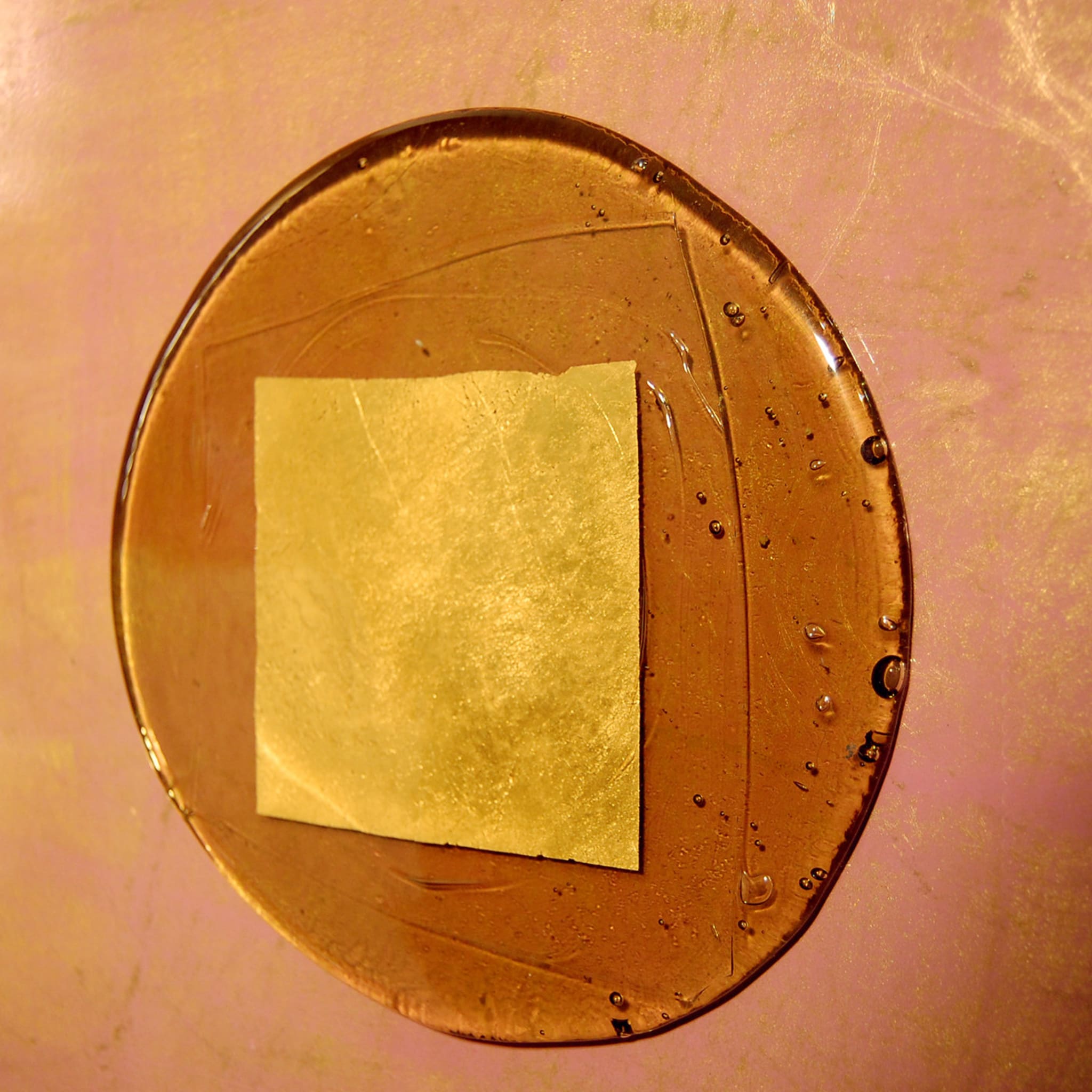 Square Wall Art in Gold and Pink - Alternative view 1